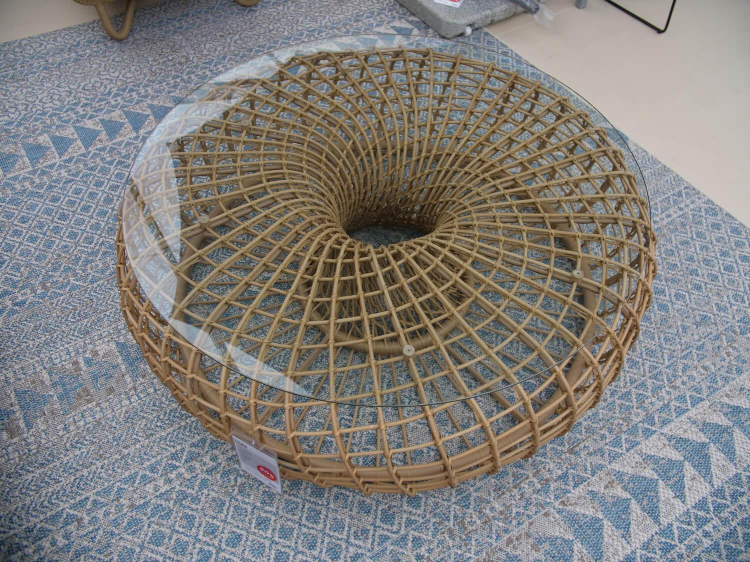Couchtisch Nest Platte Klarglas Gestell Weave Natural