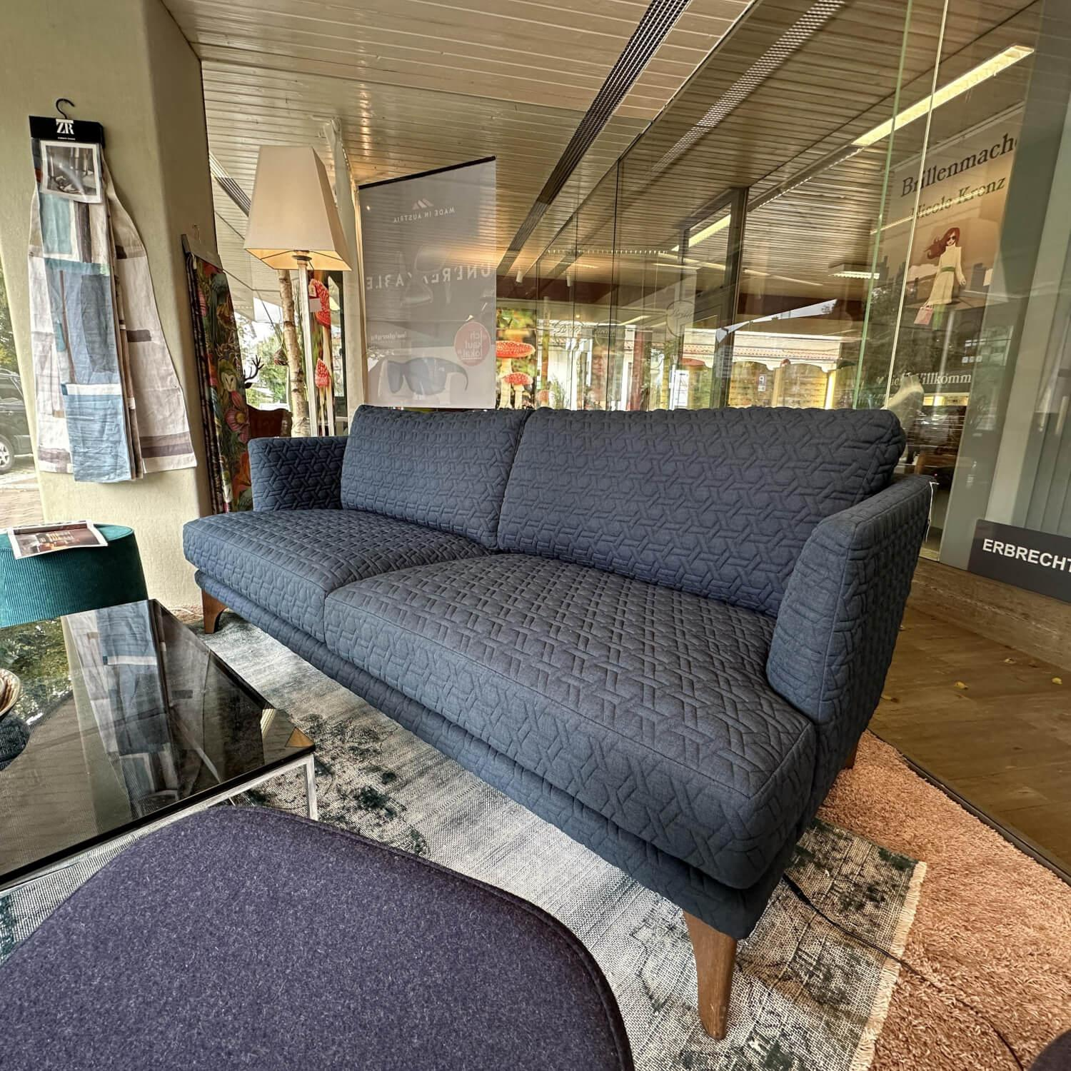 Bielefelder Werkstätten - Sofa Polo Living Stoff Chivasso Cape Town CH2998 083 Mittelblau Füße Nussbaum - 6