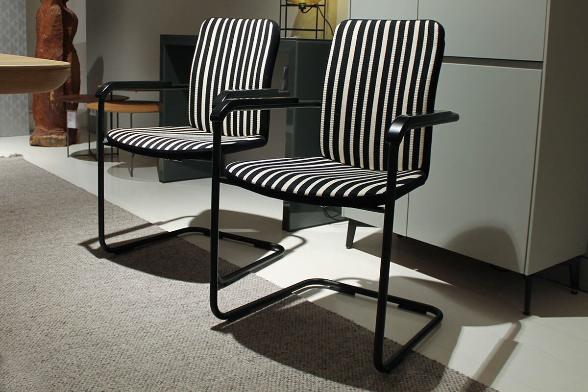 Tecta - 2er-Set Stuhl D14 Bauhaus-Stof Schwarz Weiß Stahlrohr Schwarz Pulverbeschichtet - 3