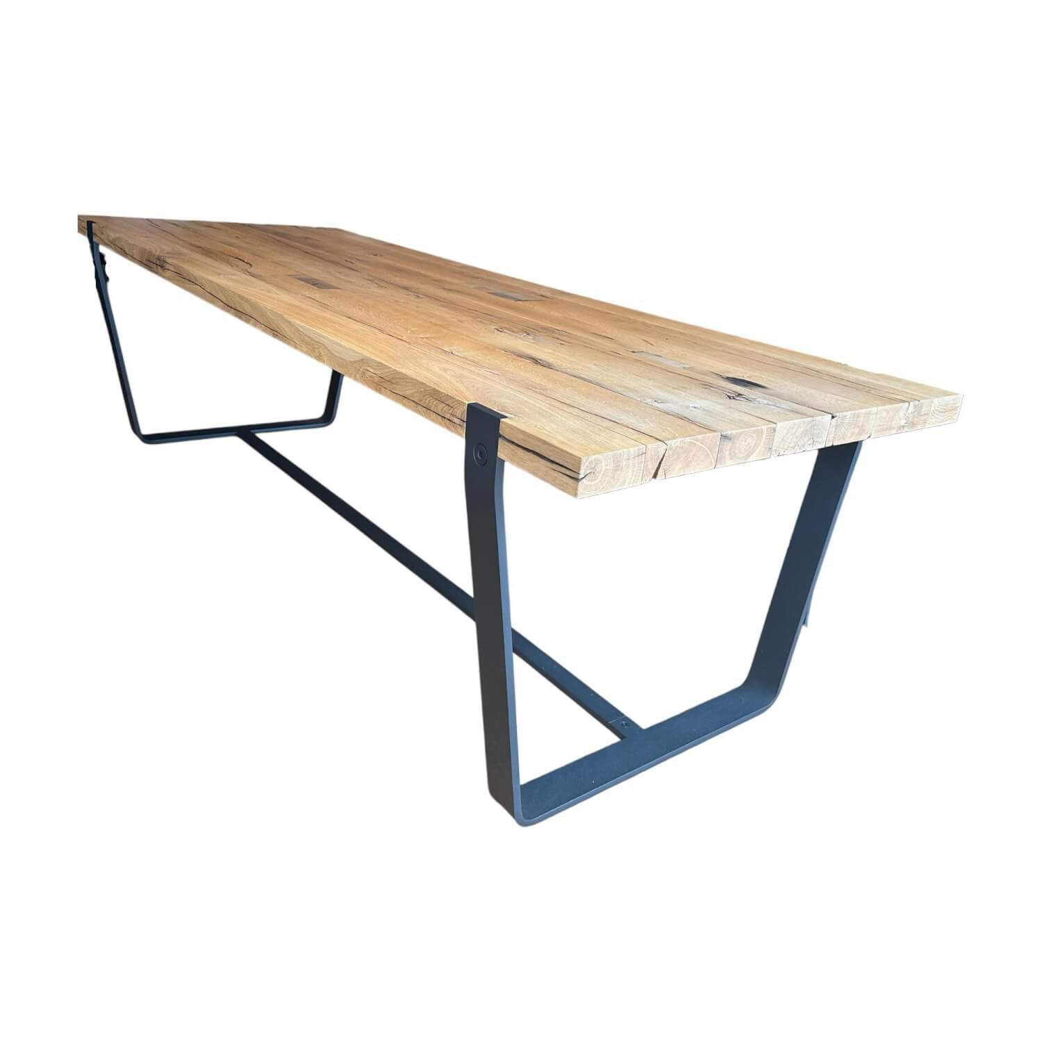 Janua - Tisch BB11 Clamp Platte Eiche Altholz Natur Geölt Füße RAL 9005 Tiefschwarz Schwarz Pulverbeschichtet - 1