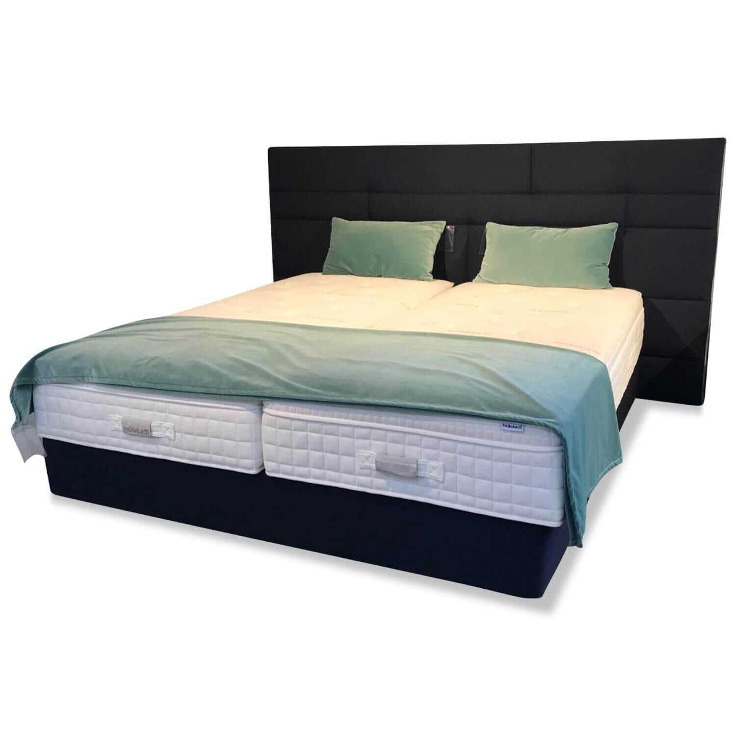 h-C3-BClsta-boxspringbett-stoff-dunkelblau-mit-matratze-plaid-und-2-kissen-1bd0d2aaf5e55d1f75ebe15fb Hülsta - Boxspringbett Stoff Dunkelblau mit Matratze Plaid und 2 Kissen - 1