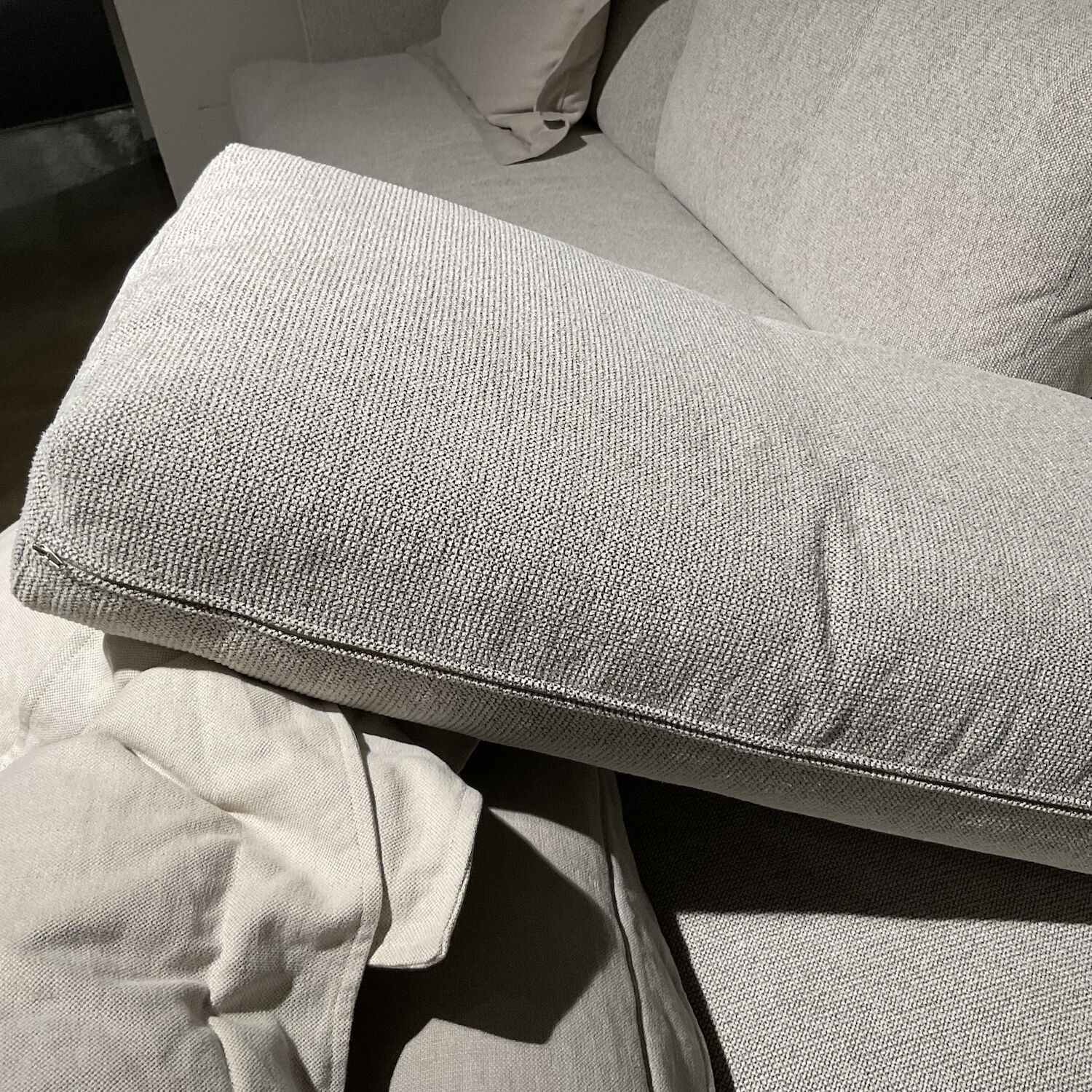 Casamobile Living - Ecksofa Britt Stoff 2 Sneak Natur Beige Füße Metall Inklusive Kissen - 7