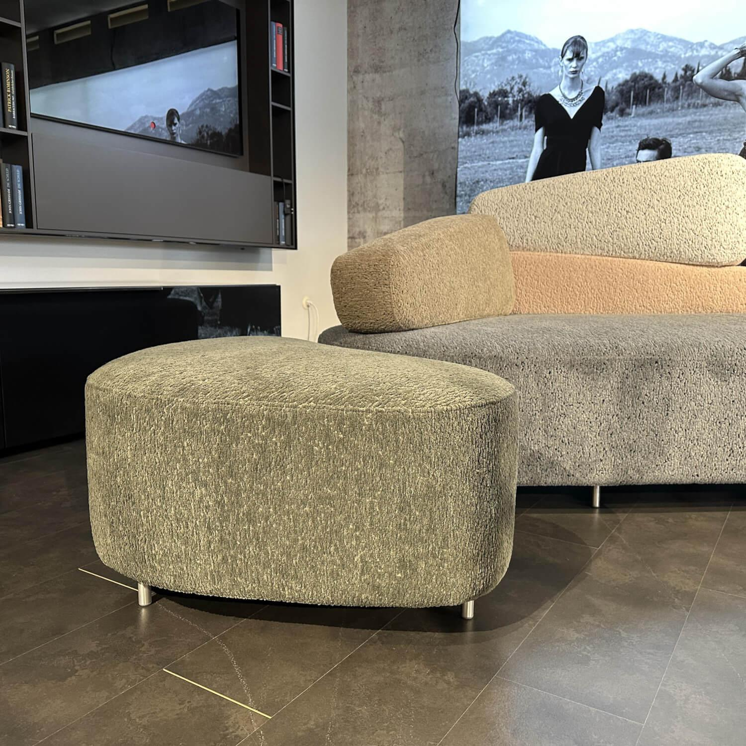 Brühl - Sofa Mosspink Stoff 6450 0095 Grau Zylinderfuß Aluminium Silber Inklusive Hocker - 6