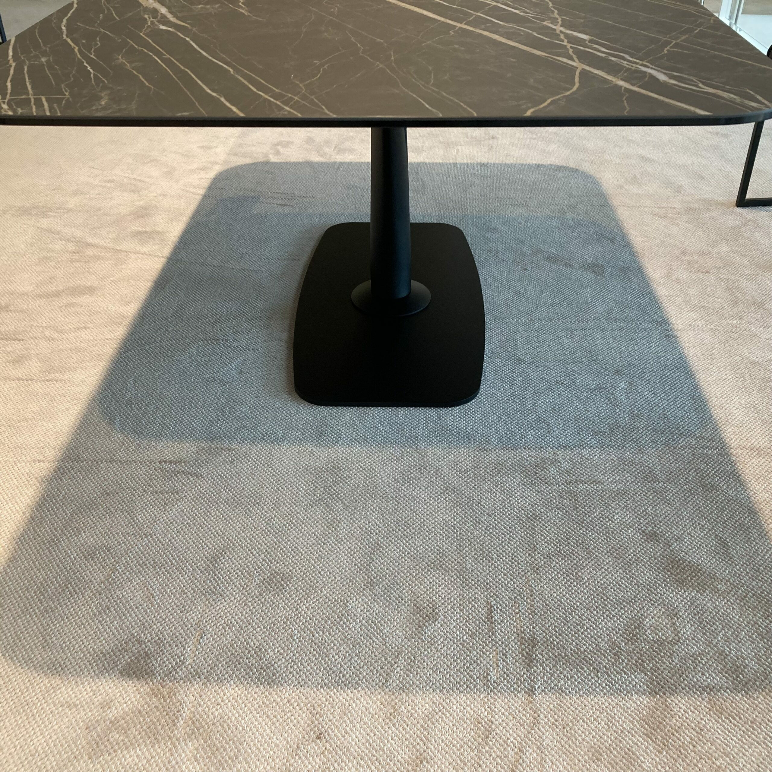 Ronald Schmitt Design - Esstisch Fly-Aquila 2913601 Keramik Noir Desire Braungrau Schwarz Fuß Kokillenguß Alu Schwarz - 4