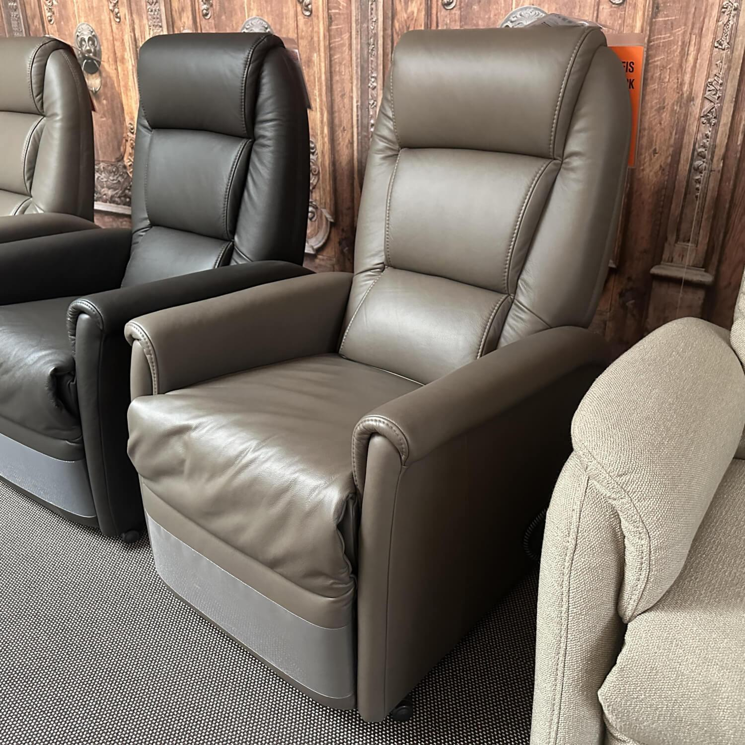 himolla - Ruhesessel 9773 Cumulus Quartett Leder Cubano A Braun Füße Rollen Schwarz Mit Aufstehhilfe - 5