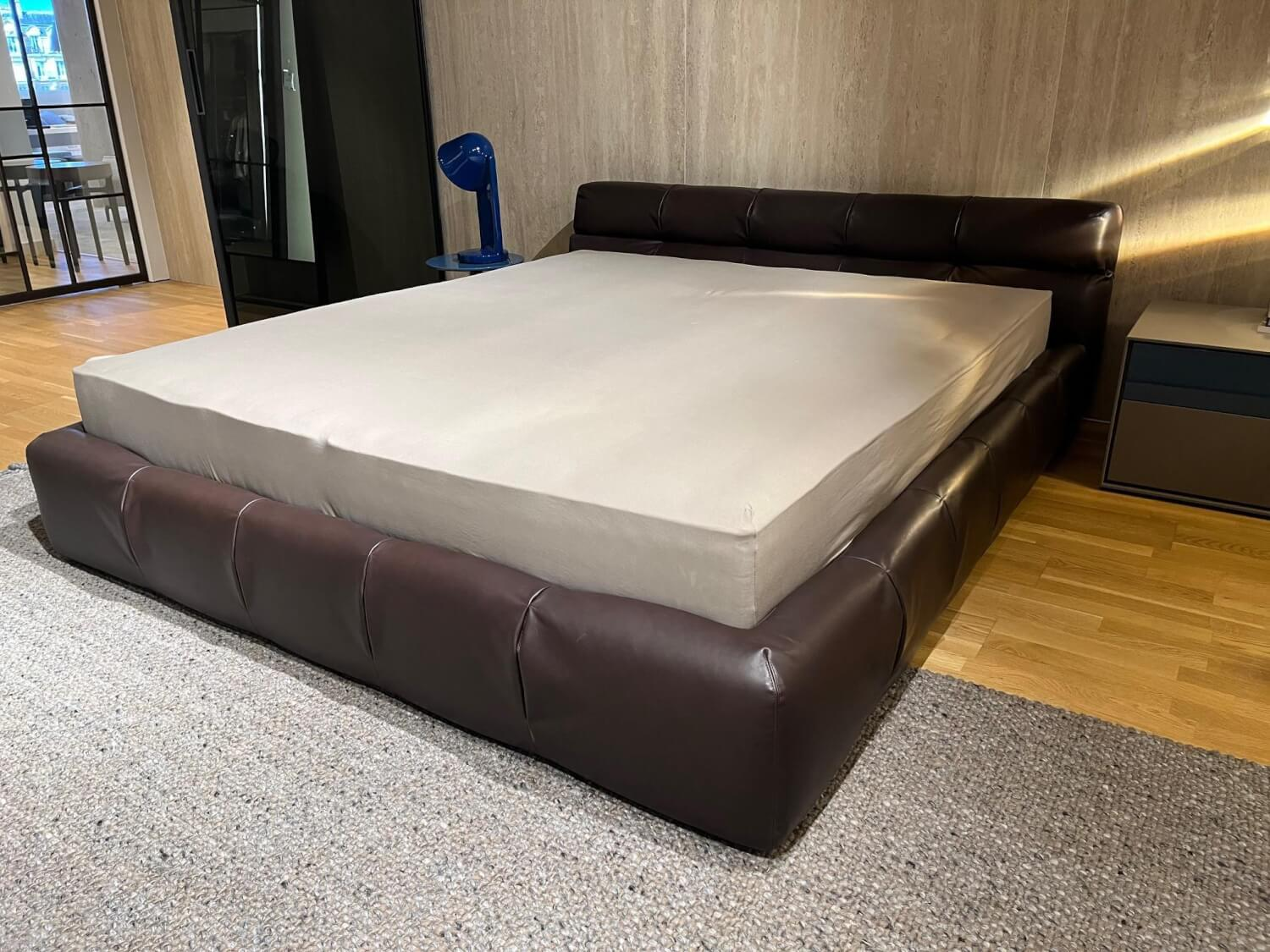 B&B Italia - Bett Tufty Time Leder 1228350 Kora Dunkelbraun Füße Eiche Natur Inklusiv Matratze und Lattenrost - 7