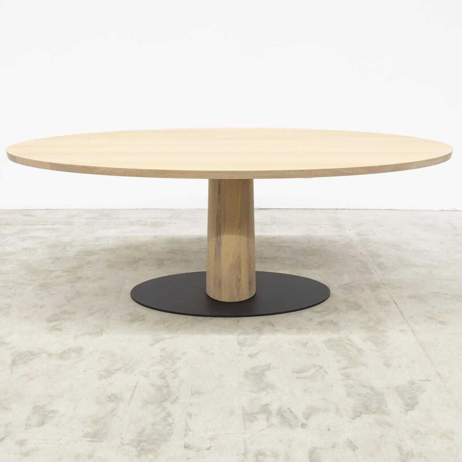 Tisch Eiche Weiß Bodenplatte Rohstahl