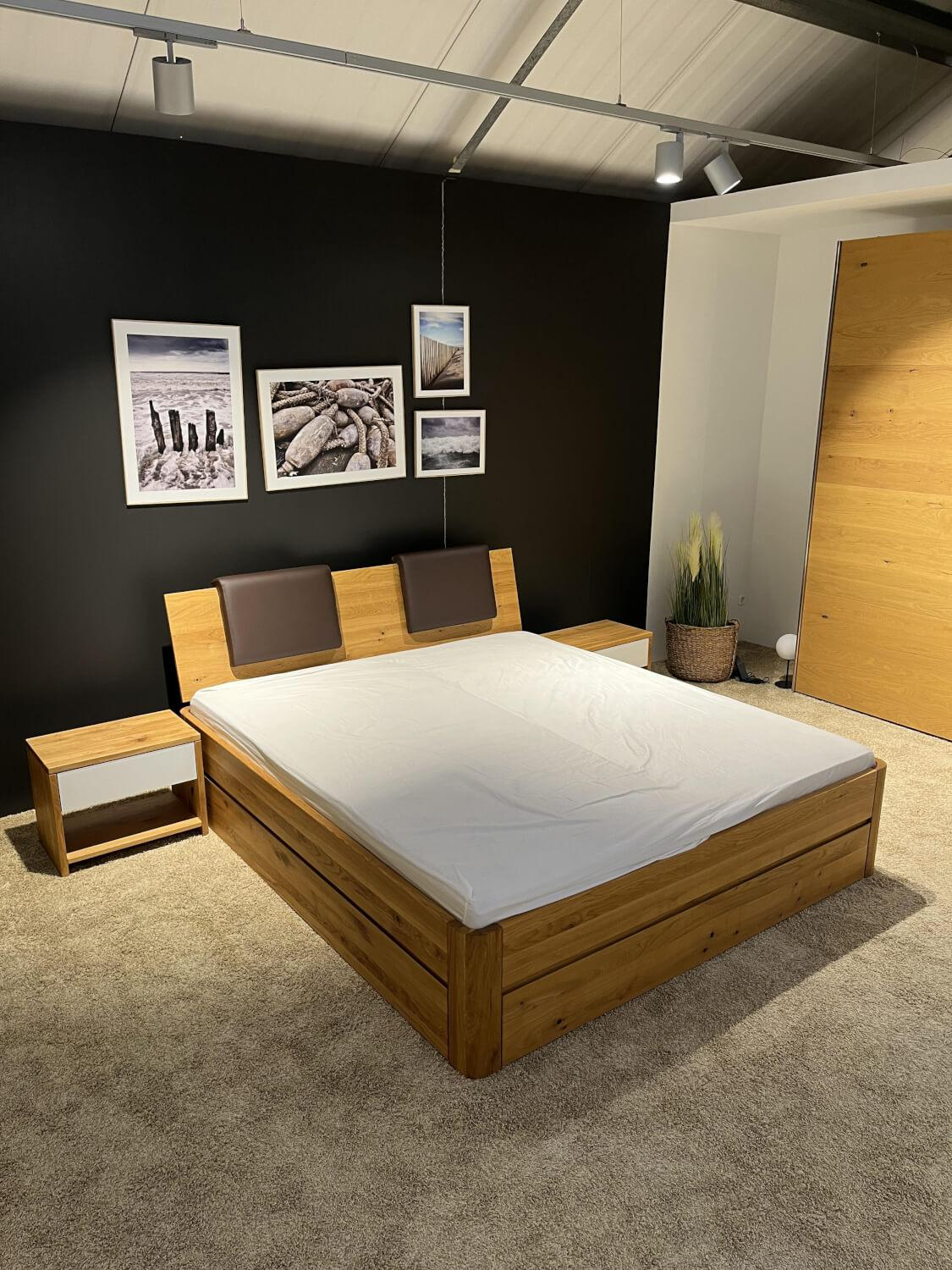 m&h - Doppelbett Modell C Wildeiche Massiv Stabverleimt Geölt Füße Rund Inklusive Nachtkommoden Ohne Matratzen - 7