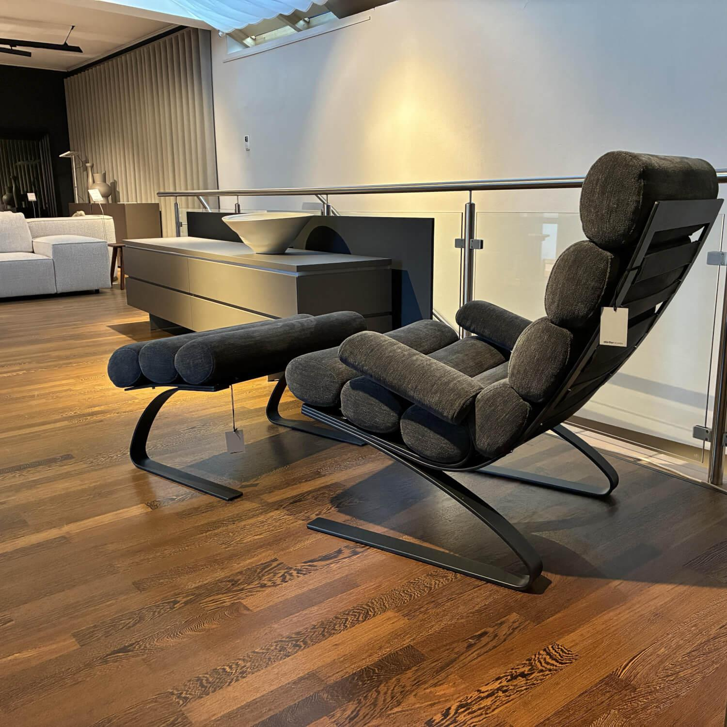 COR - Sessel Sinus 23111 Stoff 8145 Dunkelgrau Grau Gestell F05 Schwarz Gurte Leder Schwarz Inklusive Hocker - 3