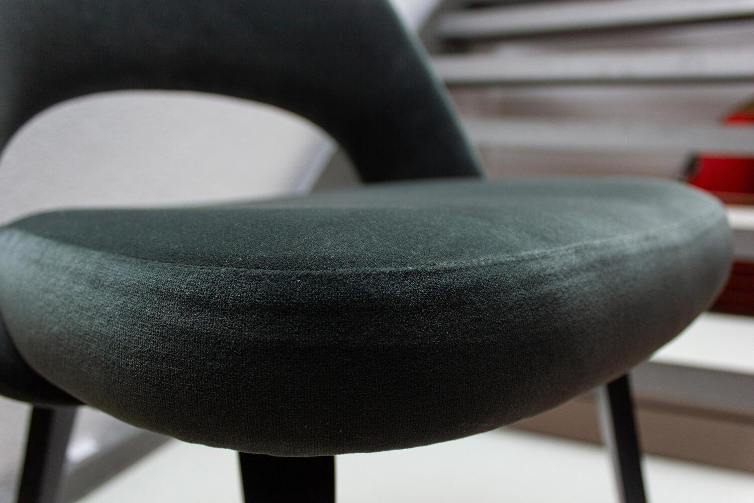 Knoll International - Stuhl Saarinen Kollektion Relax Konferenz Bezug Stoff Cactus 169 Eva Grün Vier Bein Gestell Eiche Auf Ebenholz Gebeizt - 3
