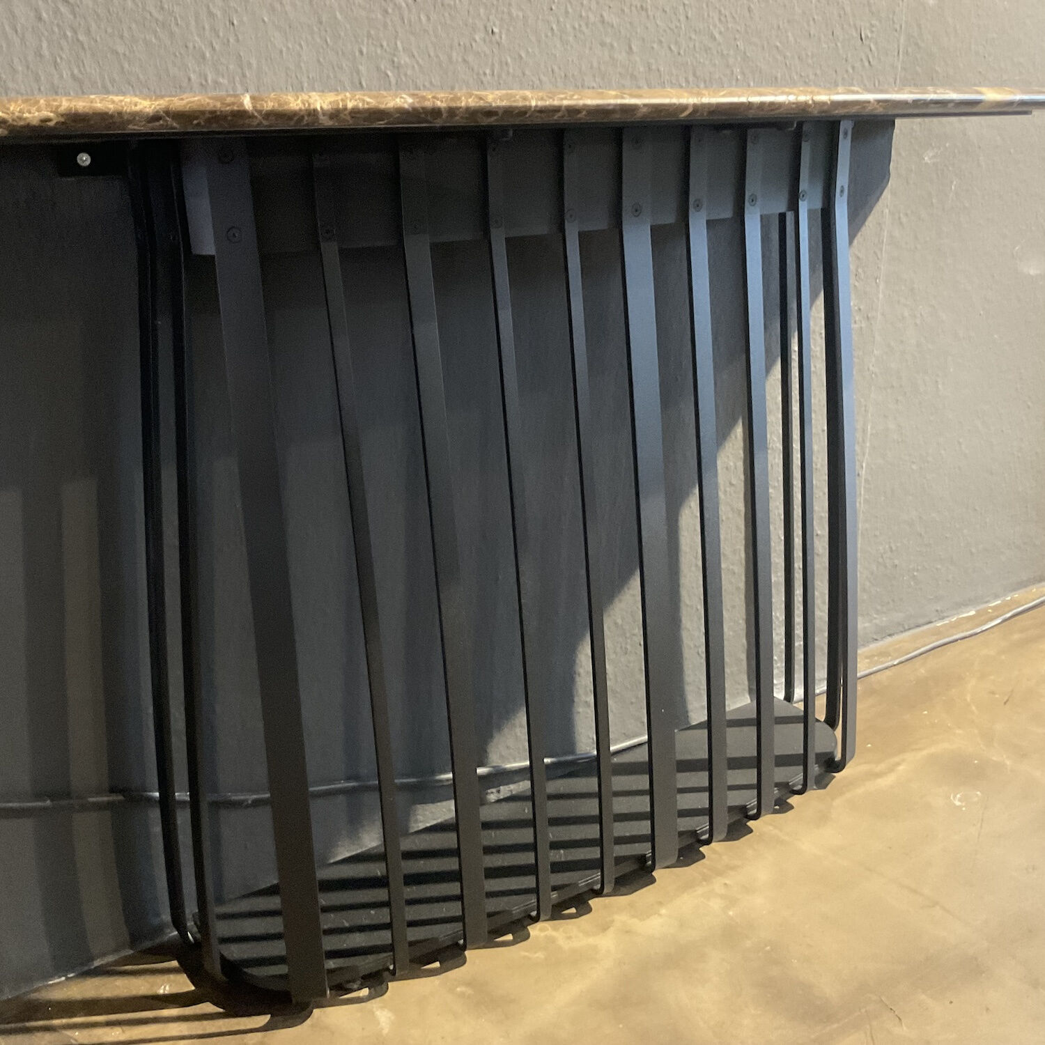 Janua - Konsoltisch Basket Platte Stein Emperador Braun Gestell Stahl  Tiefschwarz Pulverbeschichtet - 4
