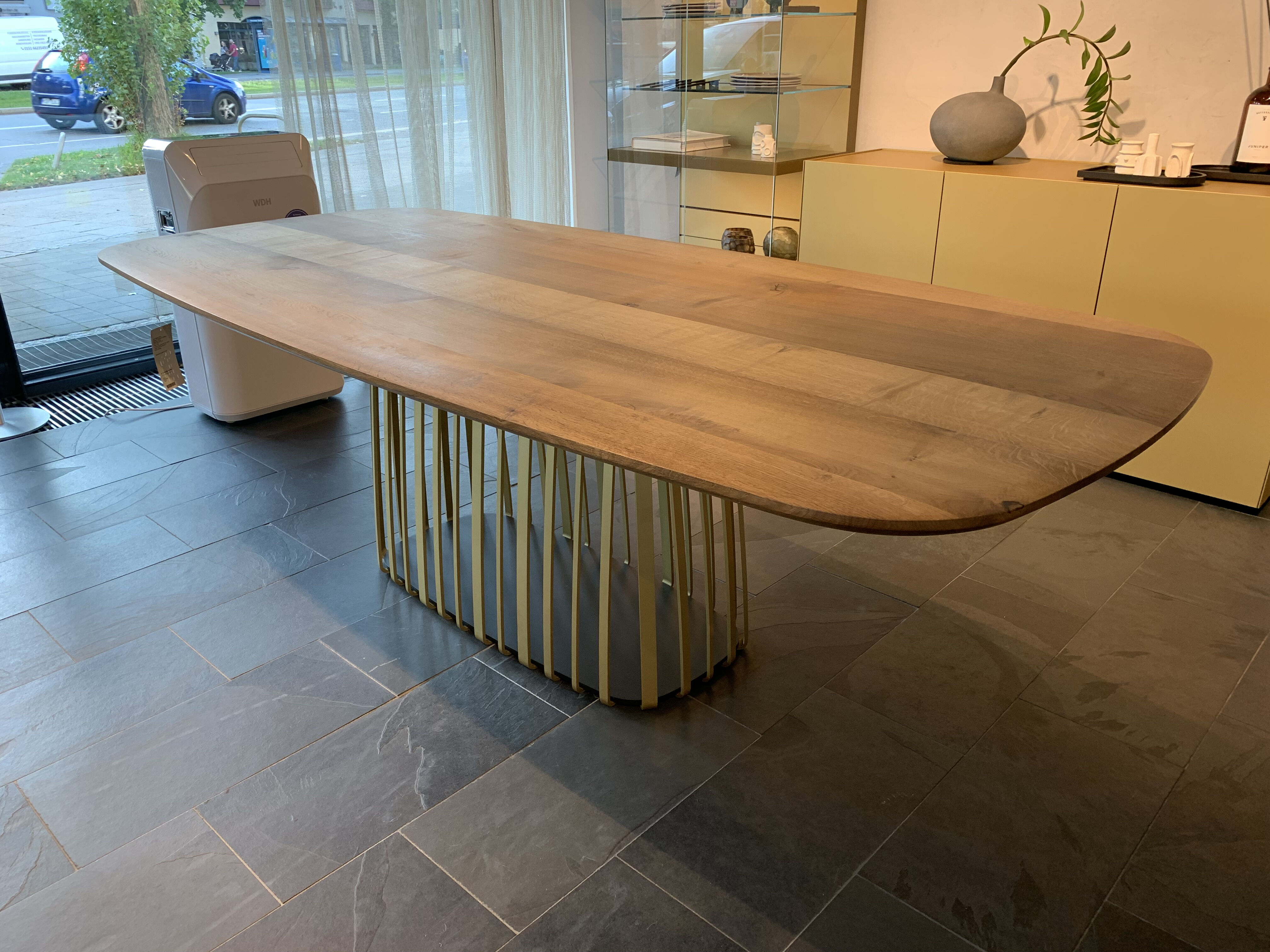 Janua - Esstisch Basket Platte Eiche Geräuchert Natur Geölt Gestell Aluminium Exoliert Farbe Messing - 5