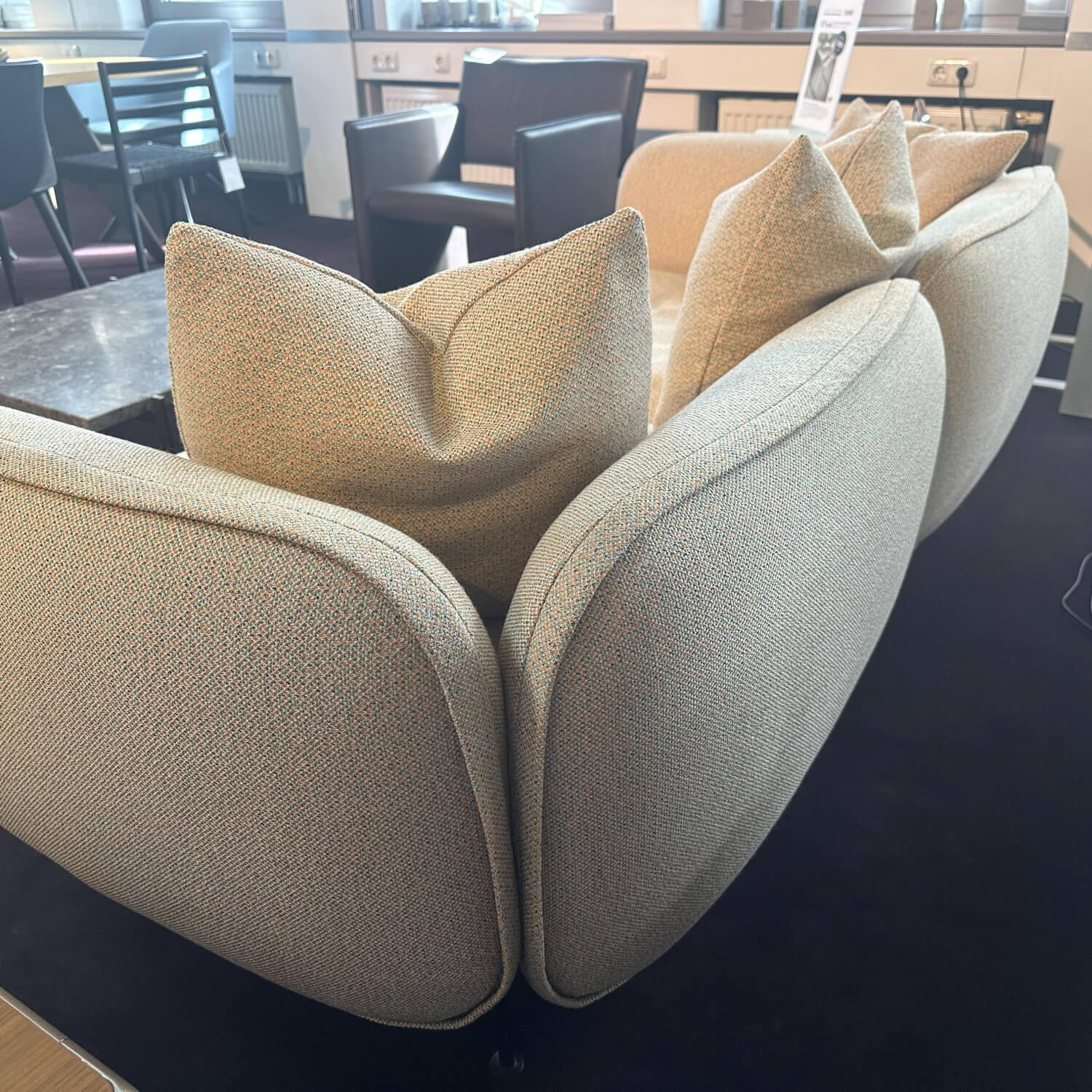 Prostoria - Sofa Echo Bezug Stoff Mica Melba Beige Gestell Metall Schwarz Pulverbeschichtet - 4