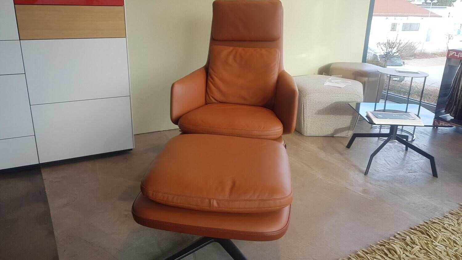 Vitra - Sessel Grand Relax Leder Premium Cognac Braun mit Ottoman - 3
