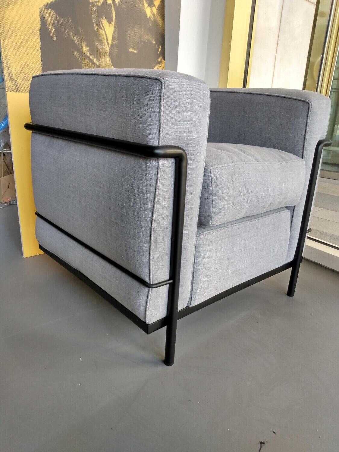 cassina-sessel-lc2-stoff-grau-gestell-schwarz-46f89ff951beY9y3cqqrYdH2t Cassina - Sessel LC2 Stoff Grau Gestell Schwarz - 6