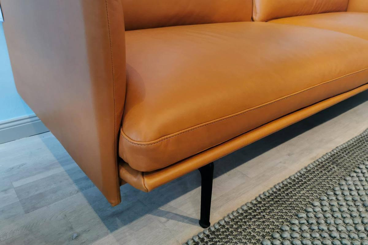 Muuto - Sofa Outline Leder Refine Cognac Braun Füße Schwarz - 3