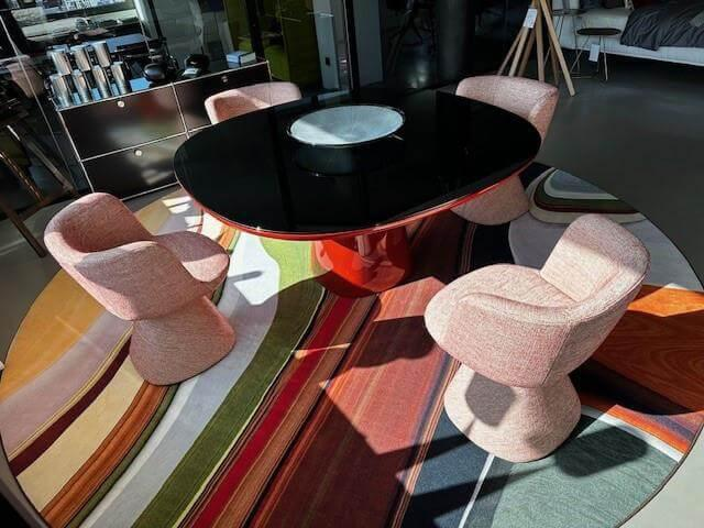 B&B Italia - Essgruppe Allure Und Flair O Platte Rauchglas Gestell Ziegelrot Glänzend Stuhl Stoff Sara Porpora Melange Rosa Grau - 5