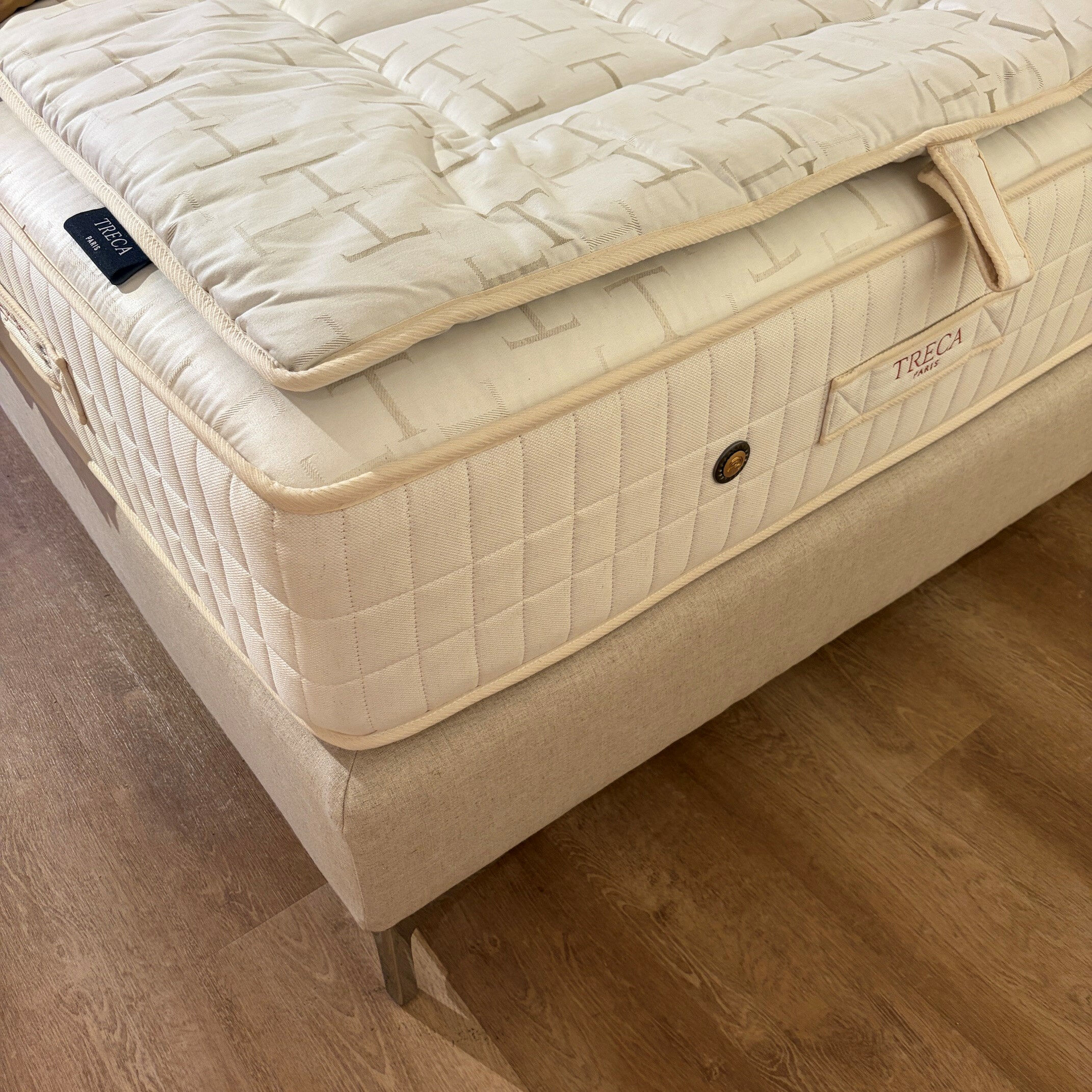 Treca Interiors - Polsterbett Moderne Stoff Two Tone CA1681 074 Sand Beige Füße Metall Verchromt Inklusive Matratzen - 5