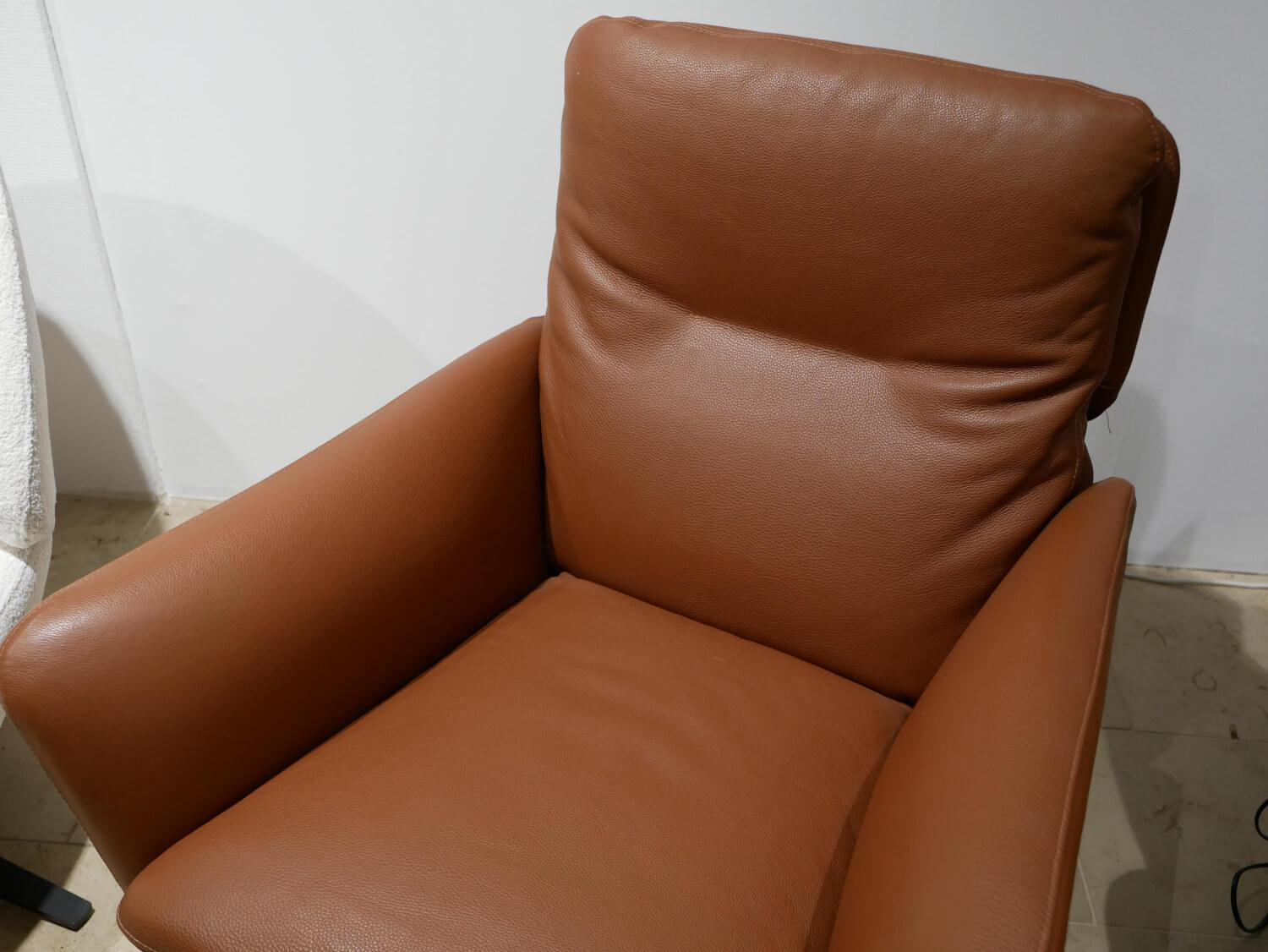 Raum.Freunde - Drehsessel Torge Leder Tuch 8 Cognac Braun Gestell Schwarz - 4