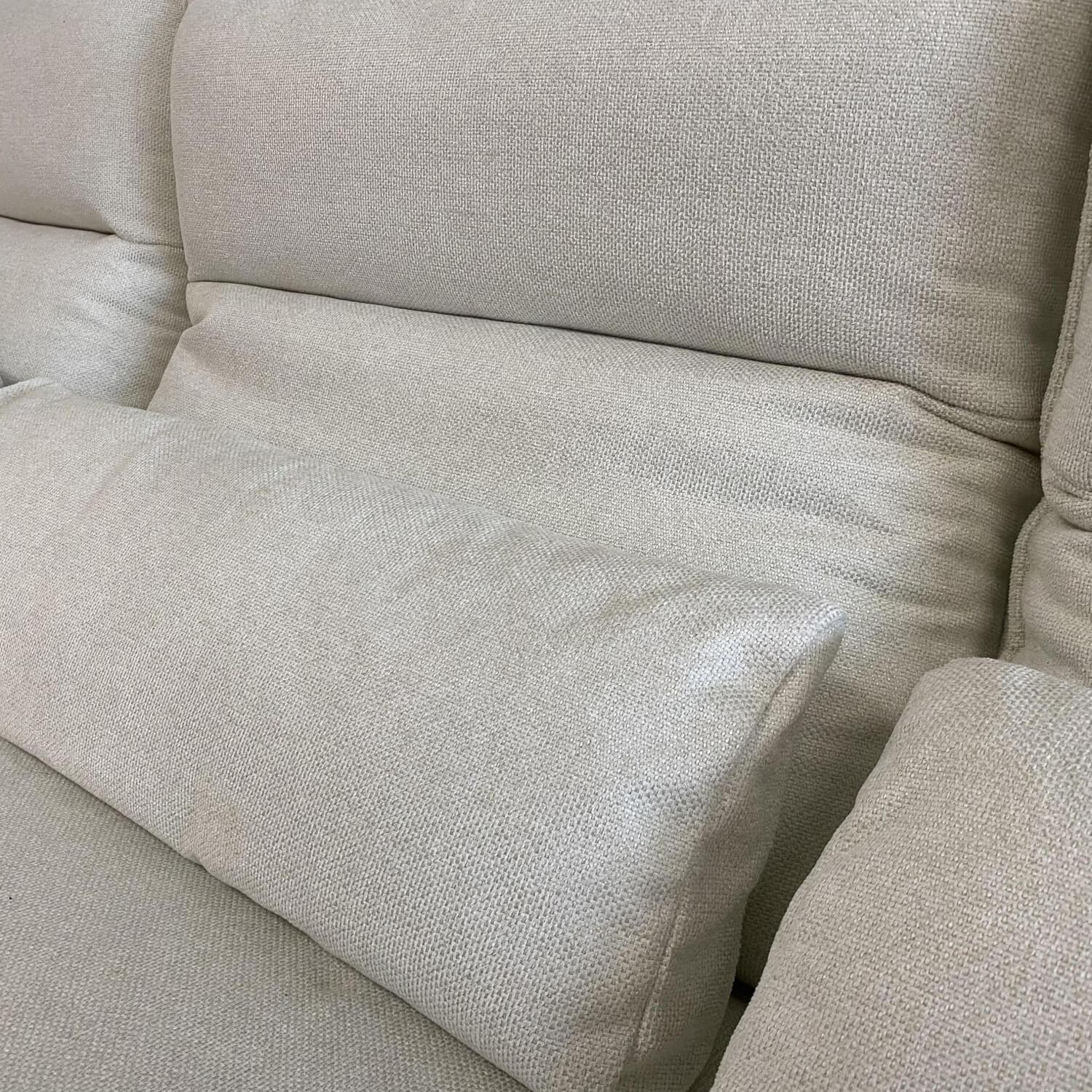 Hukla - Ecksofa Henner Stoff Cyber Cyber Natur Grau Beige Creme Gestell Und Füße Edelstahl Lackiert Schwarz Mit Elektrischer Fußablage Inklusive Hocker Und 4 Kissen - 8