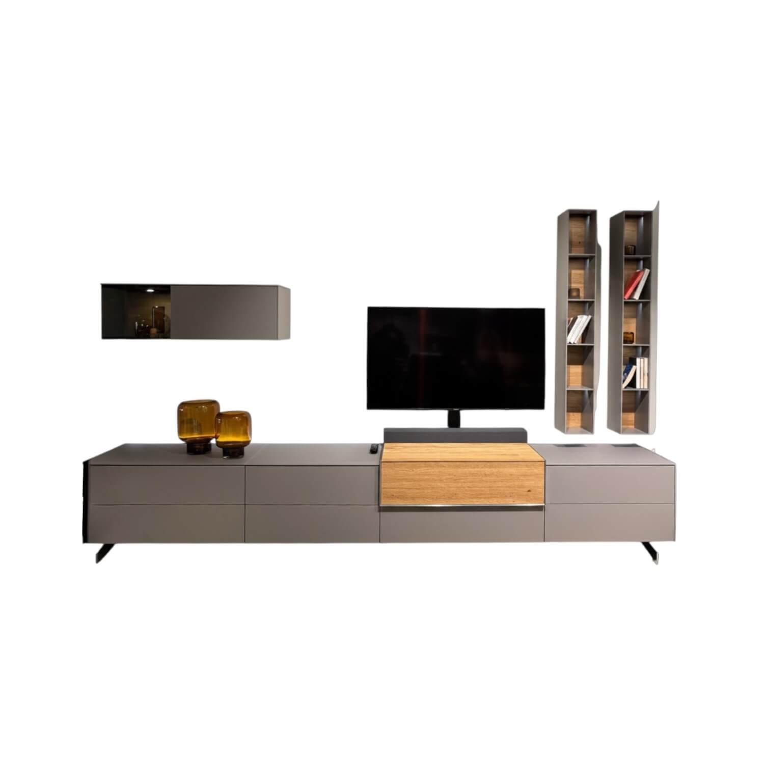 Musterring - Anbauwand Q Media 2.0 Glas Fango Satinato Grau Absetzung Eiche Massiv Gestell Chrom Gebürstet Mit Beleuchtung - 1