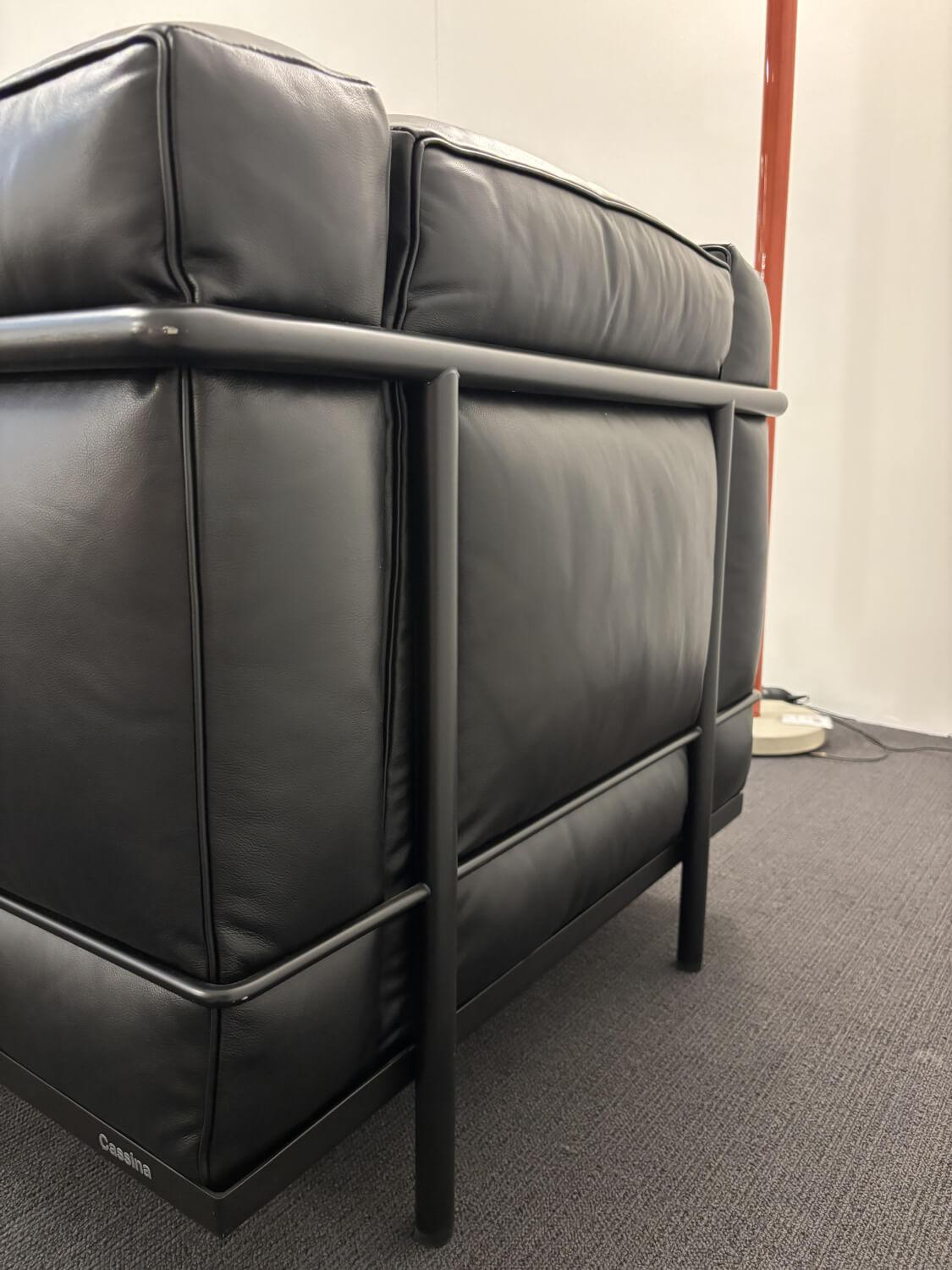 Cassina - Sessel LC2 Fauteuil Leder Graphit Schwarz Gestell Schwarz Lackiert (2 vorhanden) - 5