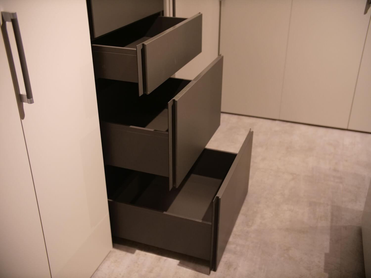 Hülsta - Systemeckschrank Multi Forma II Lack Grau Design T+U Griff U012 Lack Grau - 30