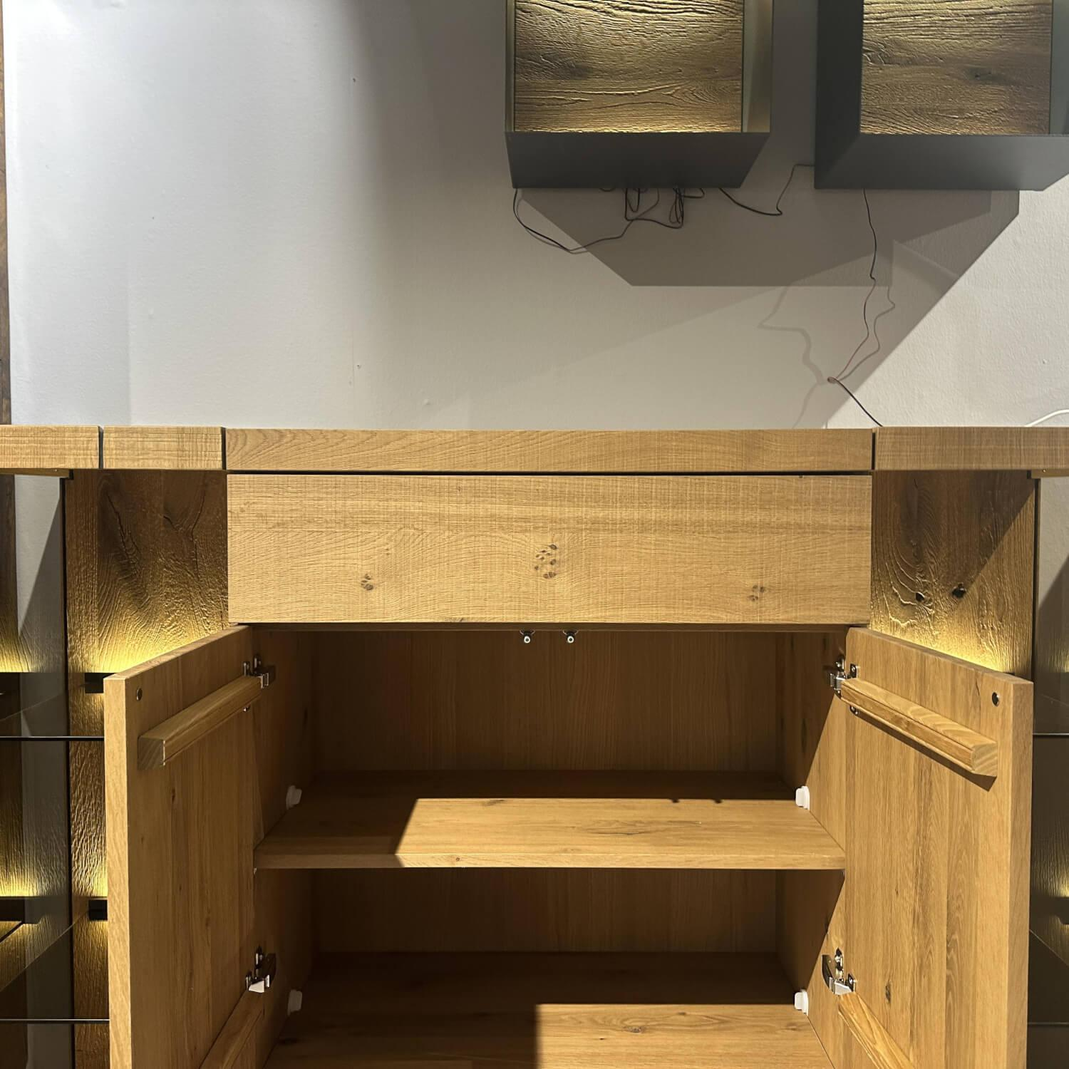 Hartmann - Highboard Vara Kerneiche Umato Massiv Sägerau Gebürstet Inkl. Beleuchtung - 3