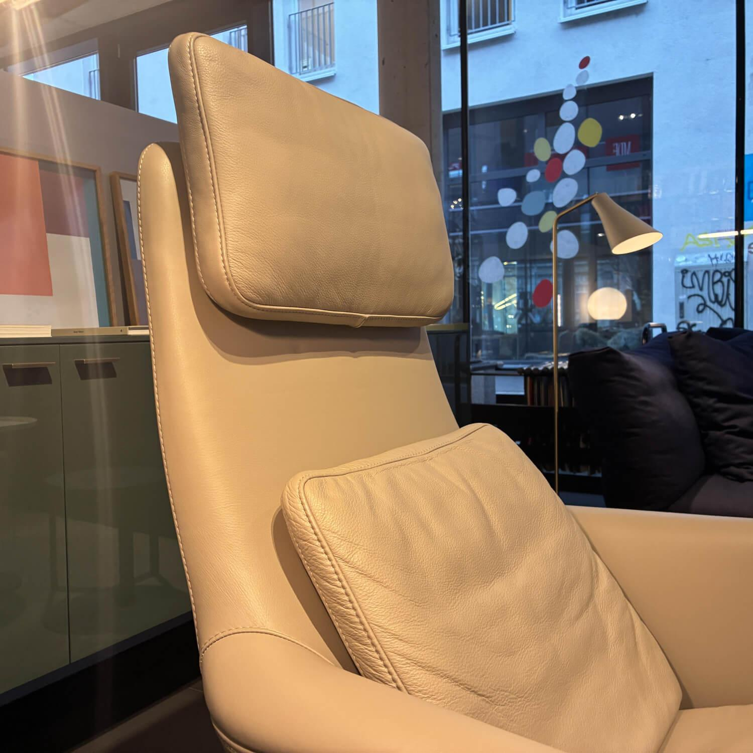 Vitra - Sessel Grand Relax Leder Premium F 71 Sand Außen Leder Forte 07 Sand Mit Ottoman - 6