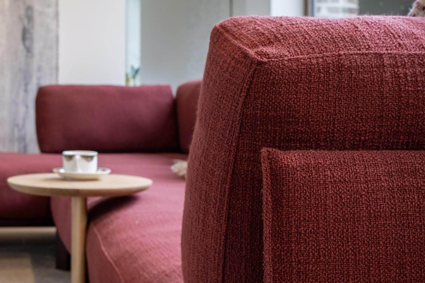 Vitra - Ecksofa Anagram Stoff Dedar A Perfekt Flower Tegola Rot Gestell Dunkel Bordeaux Pulverbeschichtet Inkl. 2x Anstecktisch Eiche Natur - 10