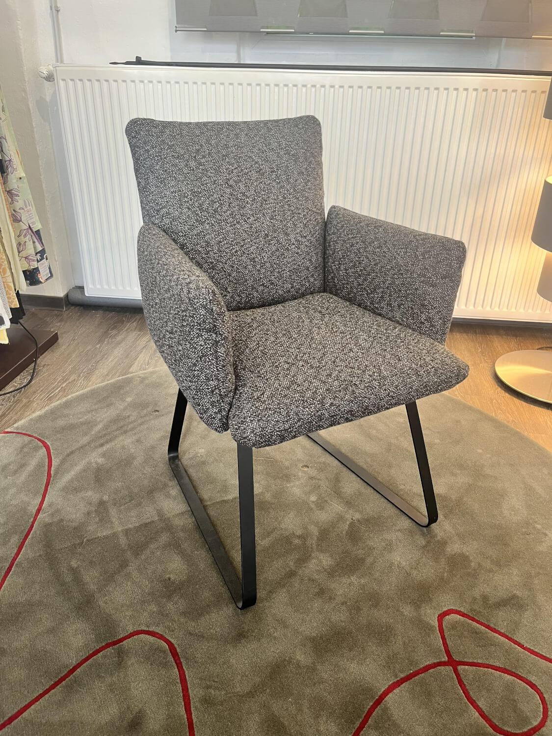 Bielefelder Werkstätten - Stuhl Heaven Dining Stoff Mara Grau Kufe Metall Schwarz Matt - 4