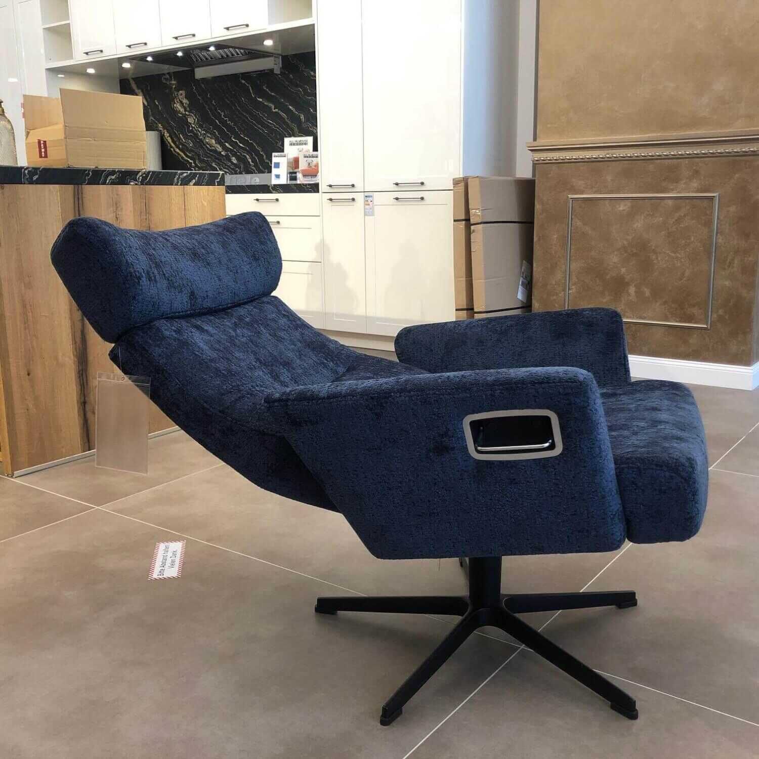 Relaxsessel Relieve C Chair Blau Kopfstütze mit Memory-Funktion mit Hocker