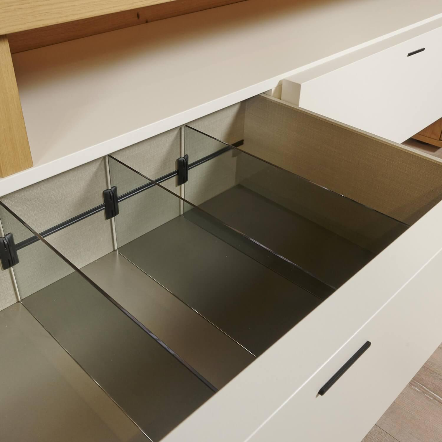 Gwinner - Wohnwand 2104 Balkeneiche Natur Furniert Lack Weiß Seidenmatt Griff Anthrazit Matt Grau Inklusive Beleuchtung - 3