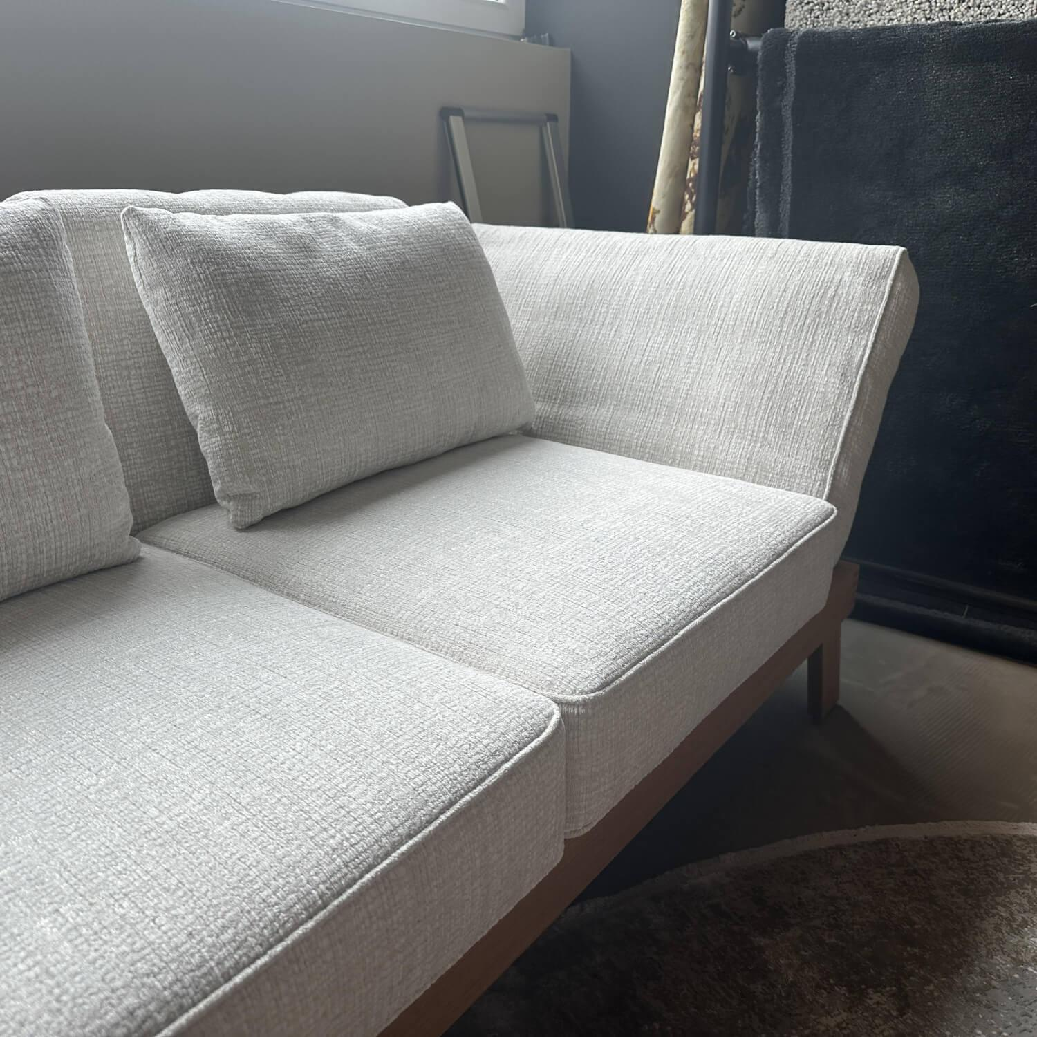 Brühl - Sofa Lofoten Pure Stoff 5277 42 Beige Untergestell Eiche Natur Mit Klappbaren Armlehnen - 4