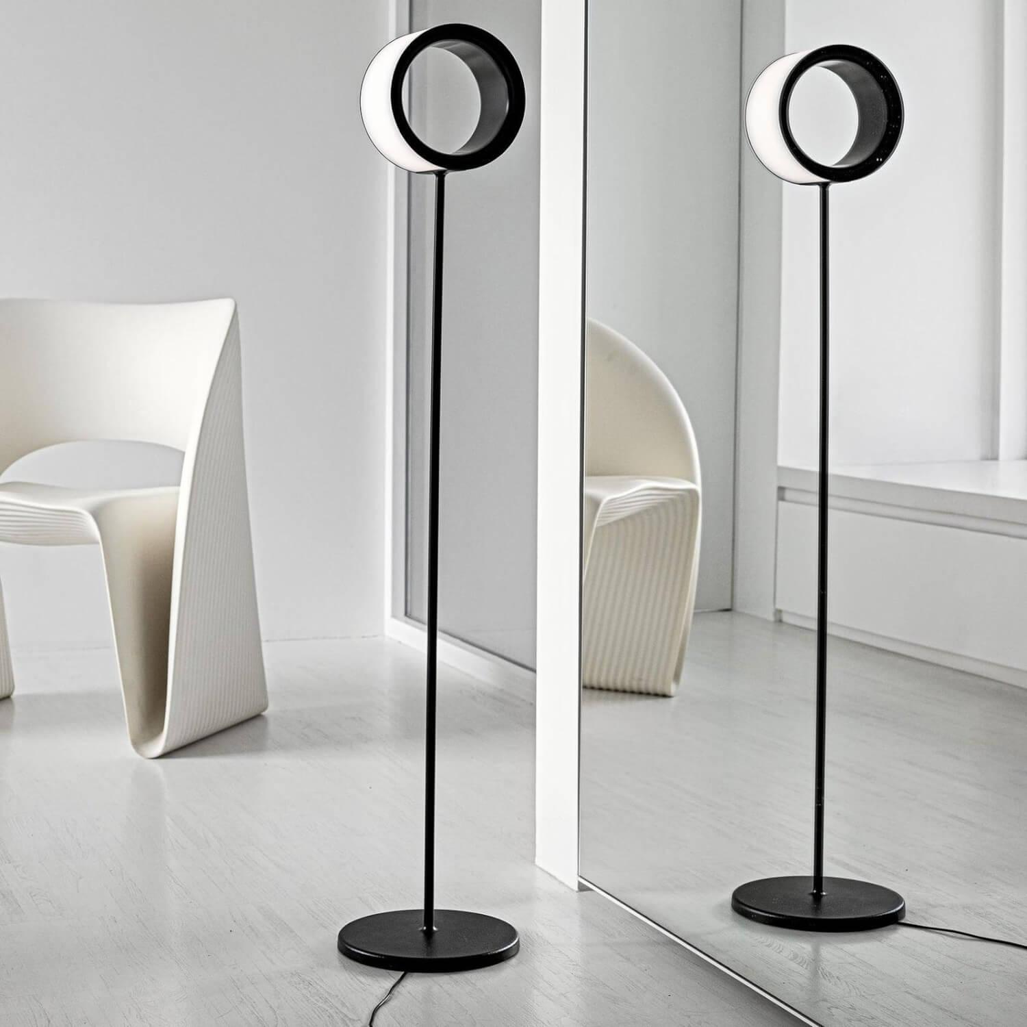Magis - Stehleuchte Lost Lampenkopf Kunststoff Schwarz Lackiert Sockel Aluminium Schwarz Lackiert - 2