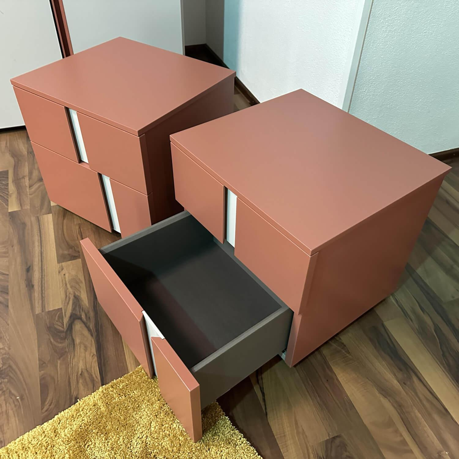 Tomasella - Drehtürenschrank Contur Loretto Tür Lack Doris OC 173 Ghiaccio Grau Weiß Mit Nachtkästchen Athena Lack Rubino Rot Braun - 5