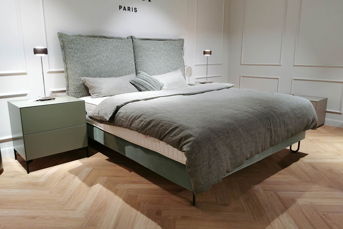 Treca Interiors - Boxspringbett Angele Neo Stoff Tilda Emeraude Grün Fuß Altbronze mit 2 Matratzen - 4