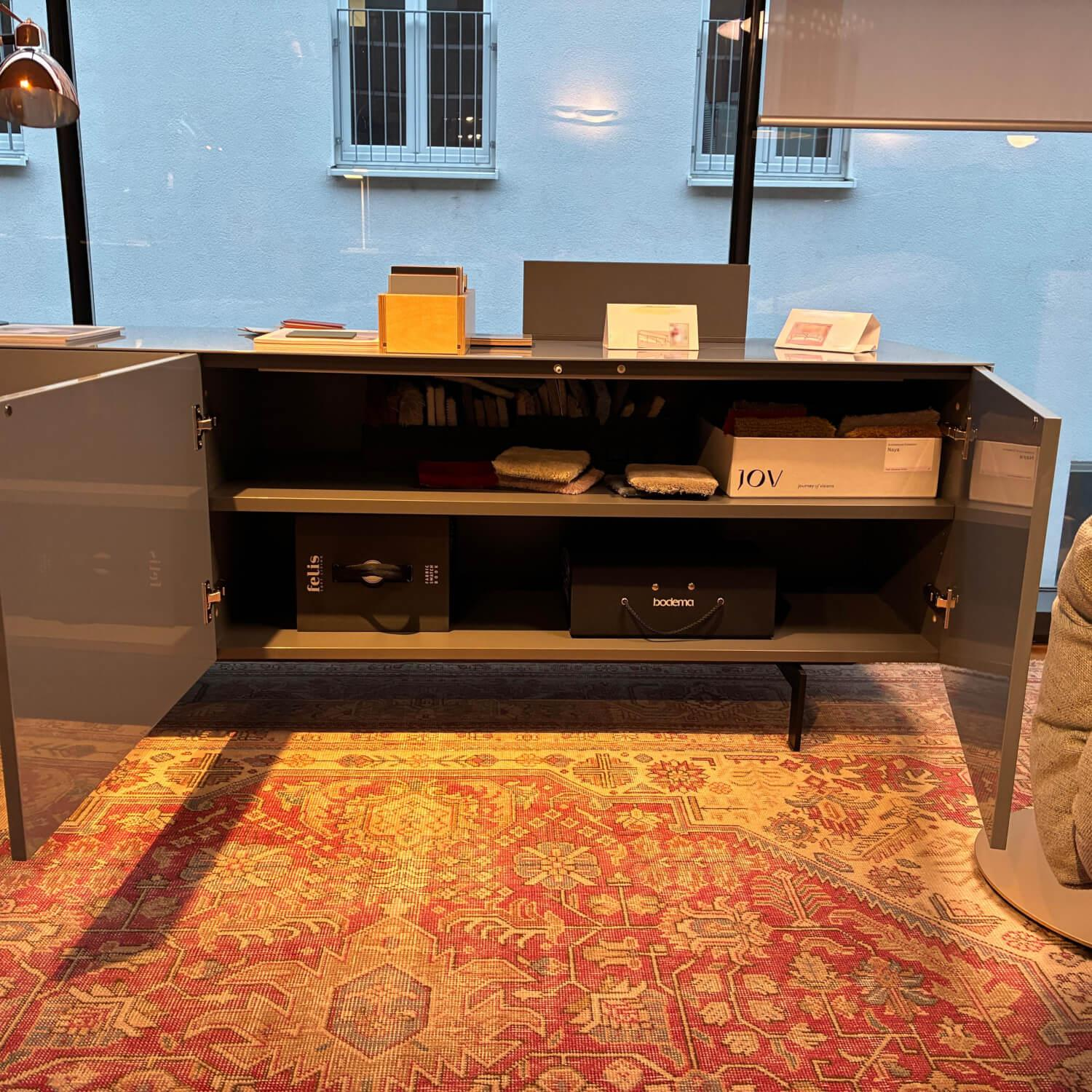 form1 - Lowboard f10 Lack Hochglanz Grau 2 Türen 2 Schubladen - 3