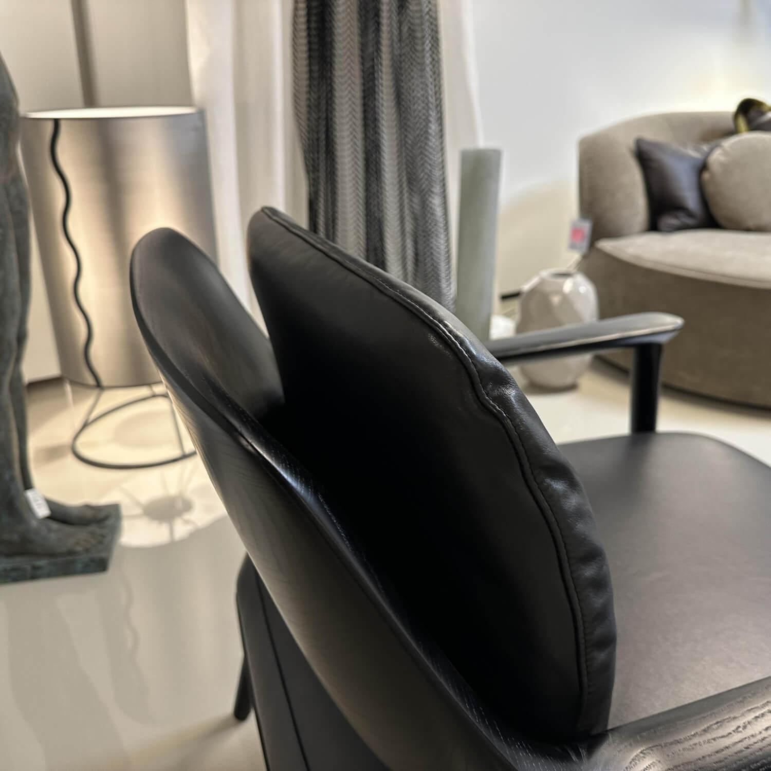 Bielefelder Werkstätten - Sessel Gatsby Leder Provence Schwarz mit Rückenkissen Gestell Esche Schwarz Gebeizt - 4