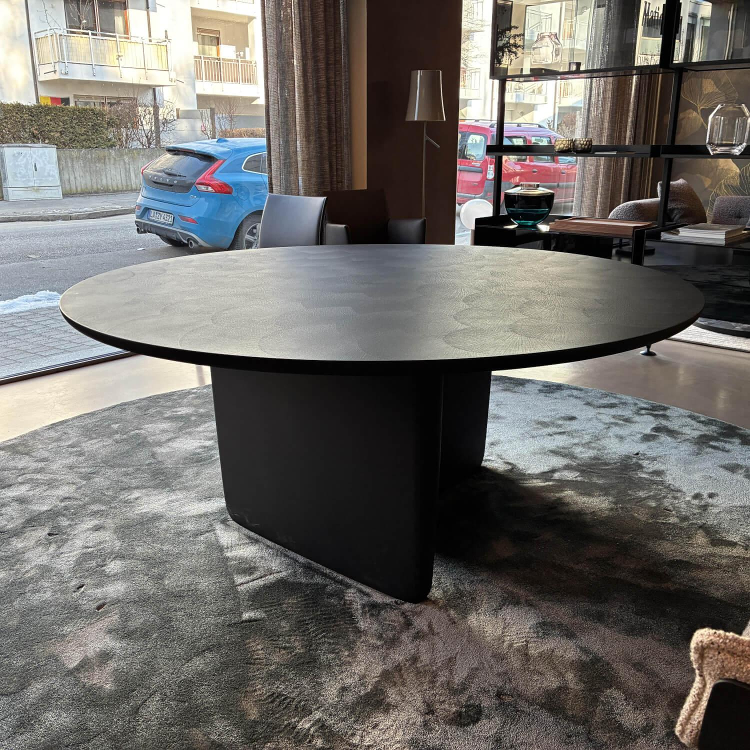 B&B Italia - Esstisch Tobi Ishi Zementmörtel 0177B Schwarz - 3