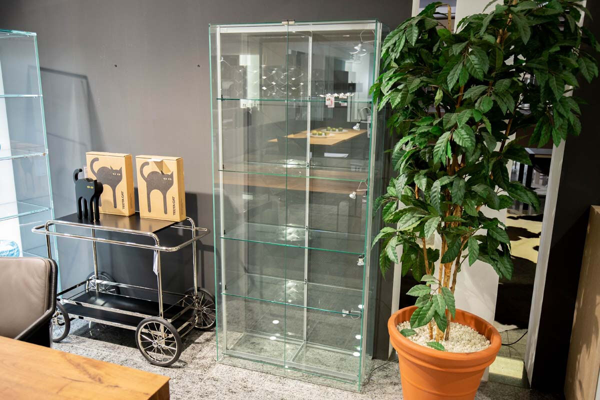 Team by Wellis - Glasvitrine E-Serie Doppelquader Hoch Klargals Mit Einlegeböden Und Spots - 2
