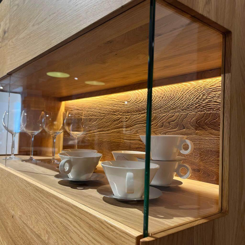 Natura - Highboard Hillsboro Wildeiche Massiv Geölt Mit Glastüren Mit Beleuchtung - 4