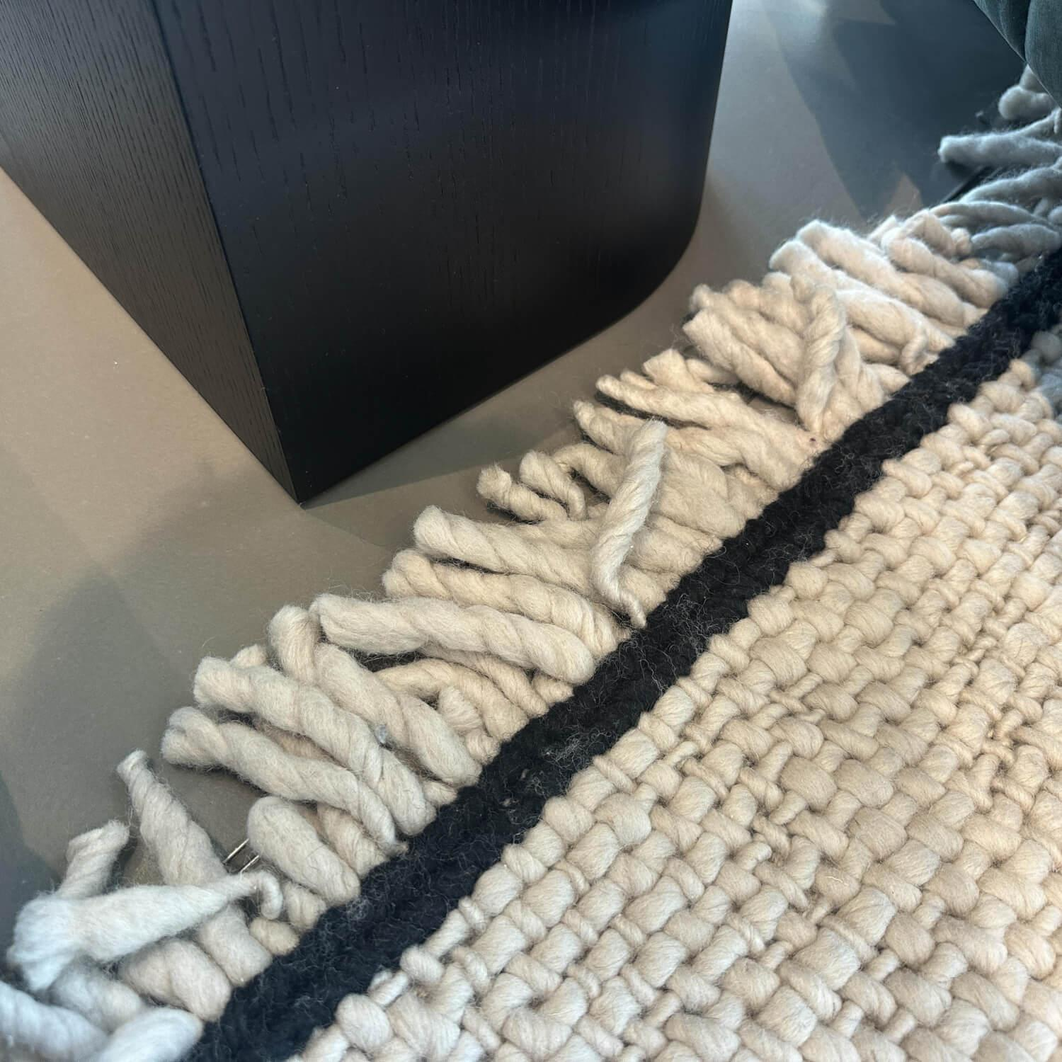 Minotti - Teppich 450x250 Cross Flag Bian Cenere Wolle Weiß Schwarz - 2