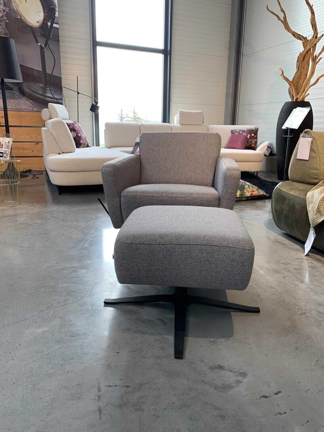 Gallery M - Sessel Emilia Nova Stoff 5 Grau mit Hocker - 3