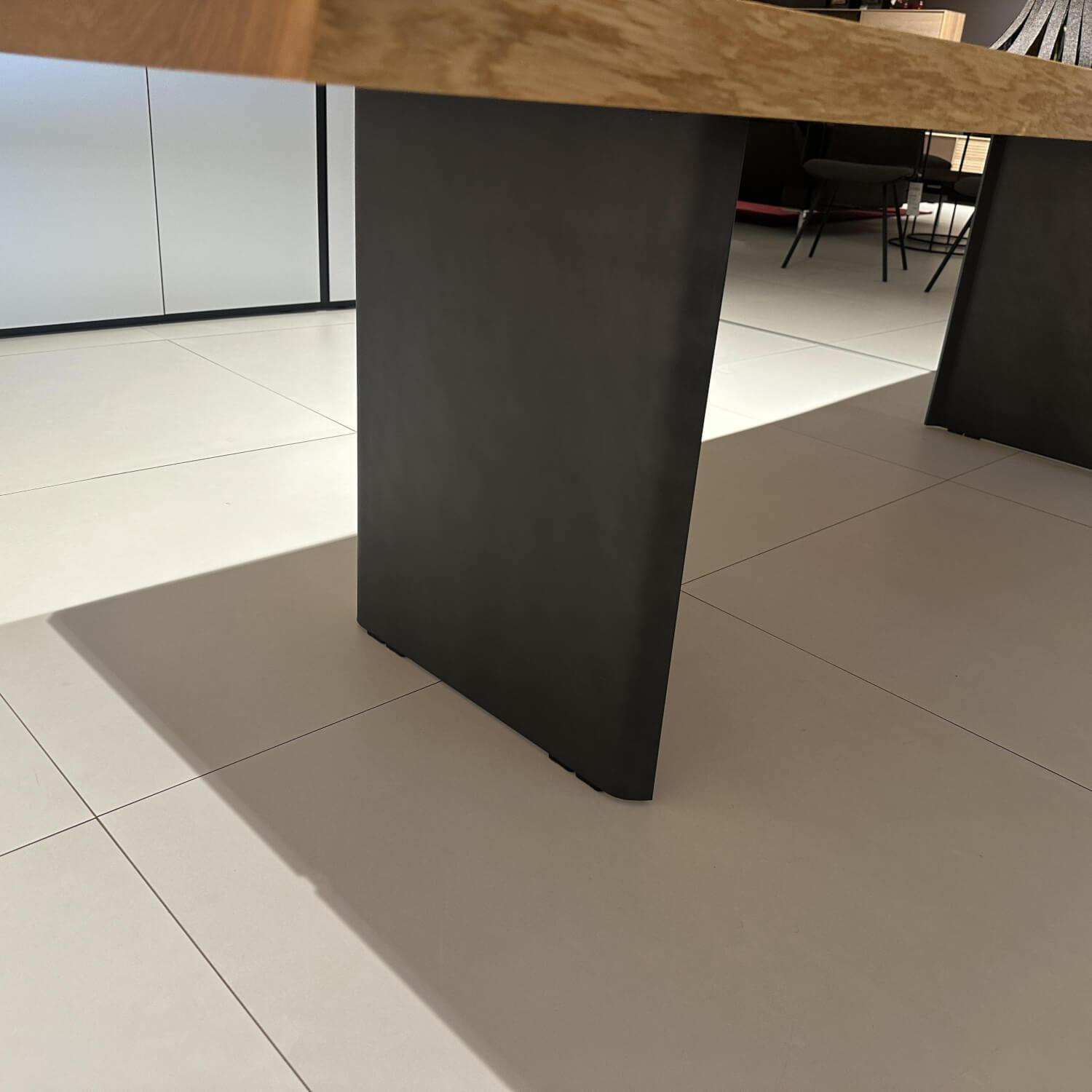 Team 7 - Tisch Echt Zeit Platte Eiche Urig Gebürstet Naturöl Gestell Metallwangen Schwarz Brüniert - 6