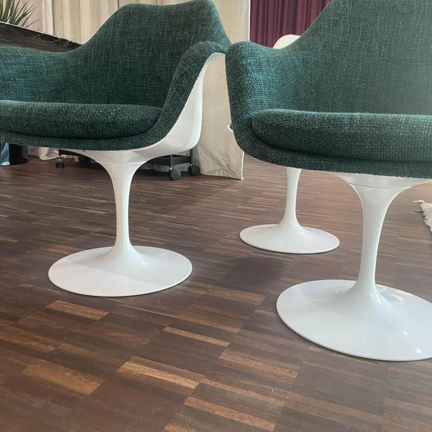3er-Set Saarinen Tulip Chair Bezug Stoff Hermoso Smaragdgrün Drehgestell Weiß