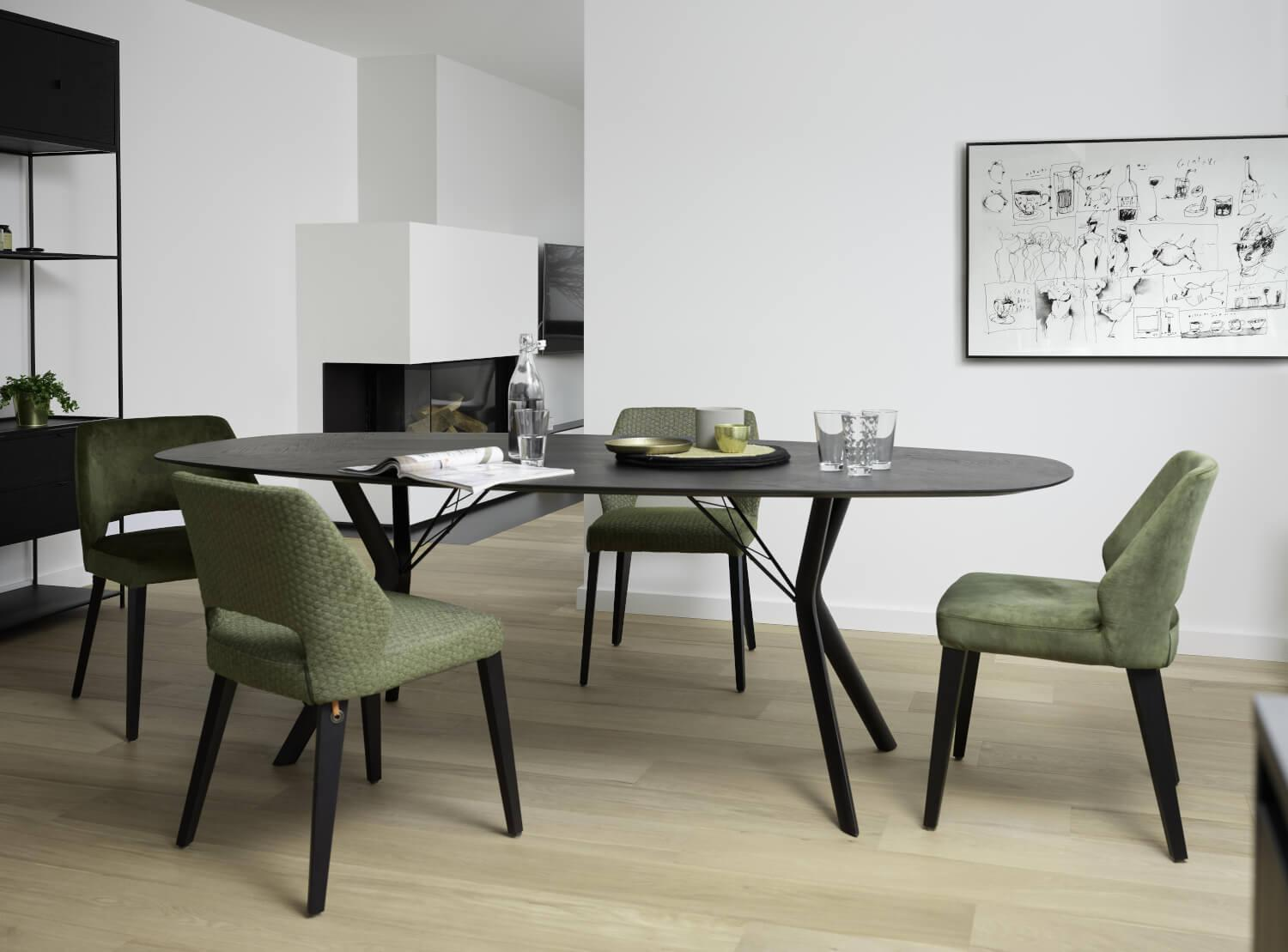 Esstisch Eclipse Oval Ohne Stühle Tischplatte Mit Mosaik-Furnier Und Schweizer Kante Ohne Stühle