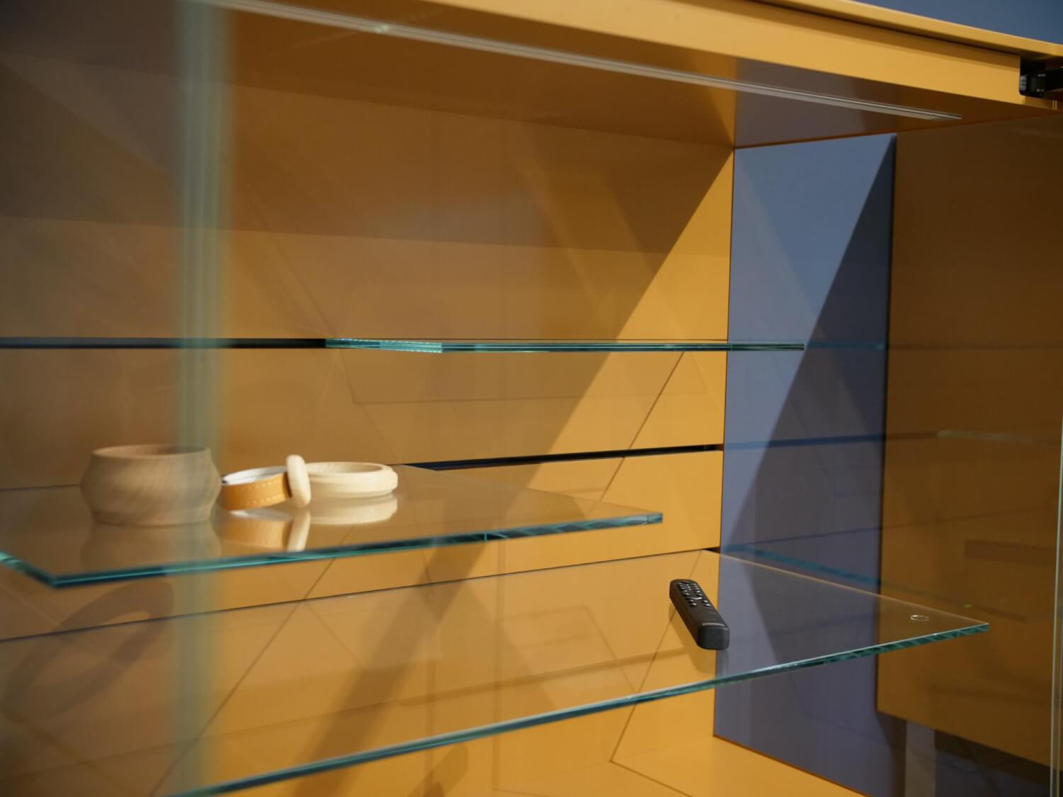 Interlübke - Vitrine Just Cube Light Glas Masala Gelb Gestell Lack Bronze Metallic - 8