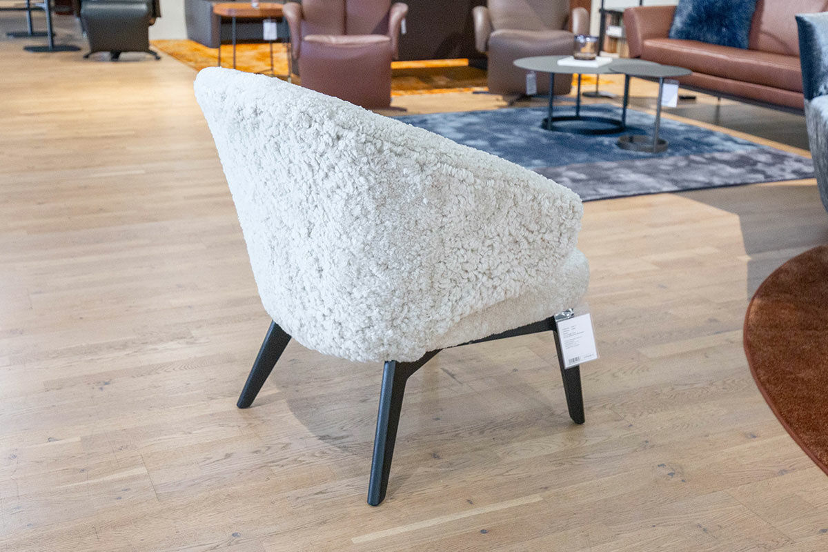 Fritz Hansen - Sessel Let Stoff Australian Sheepskin Schafwolle Creme Gestell Holz Schwarz - 3