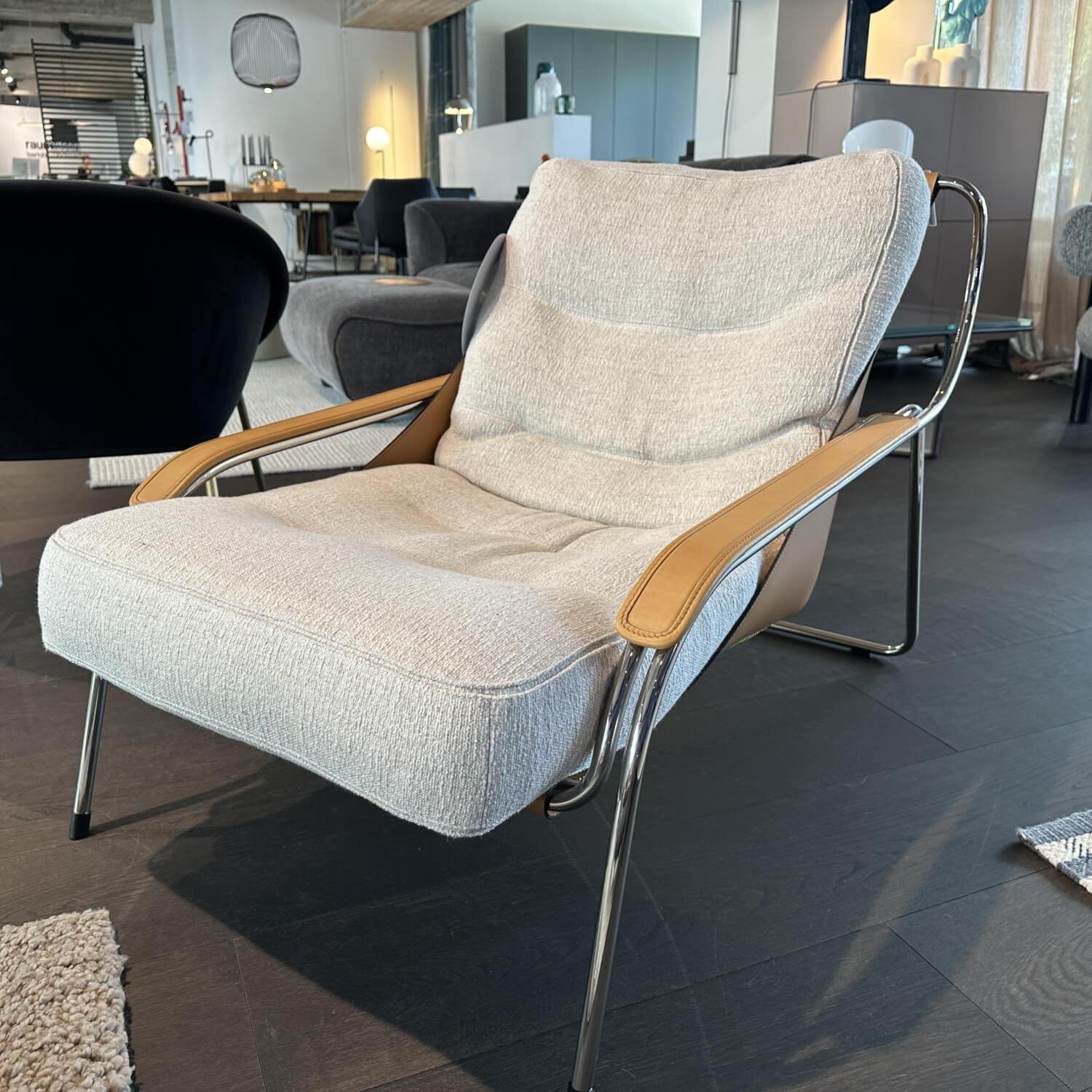 Zanotta - Sessel Maggiolina Stoff Trama 30 Naturale Grau Beige Schale Kernleder Gold Gestell Stahl Poliert Inklusive Hocker - 5
